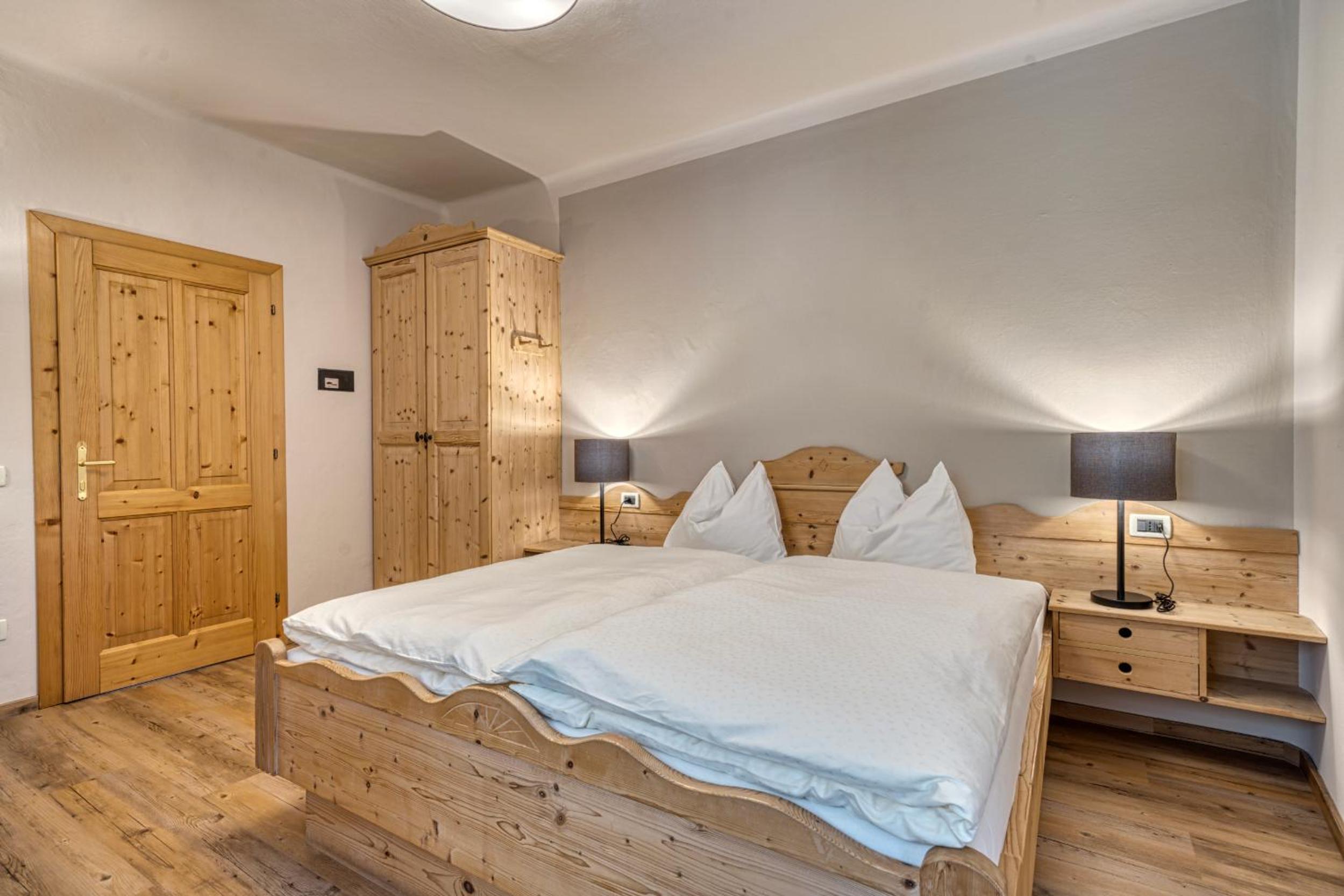 Kreuzwegerhof Nals - Historic Nature Stay with Pool near Meran & Bozen
