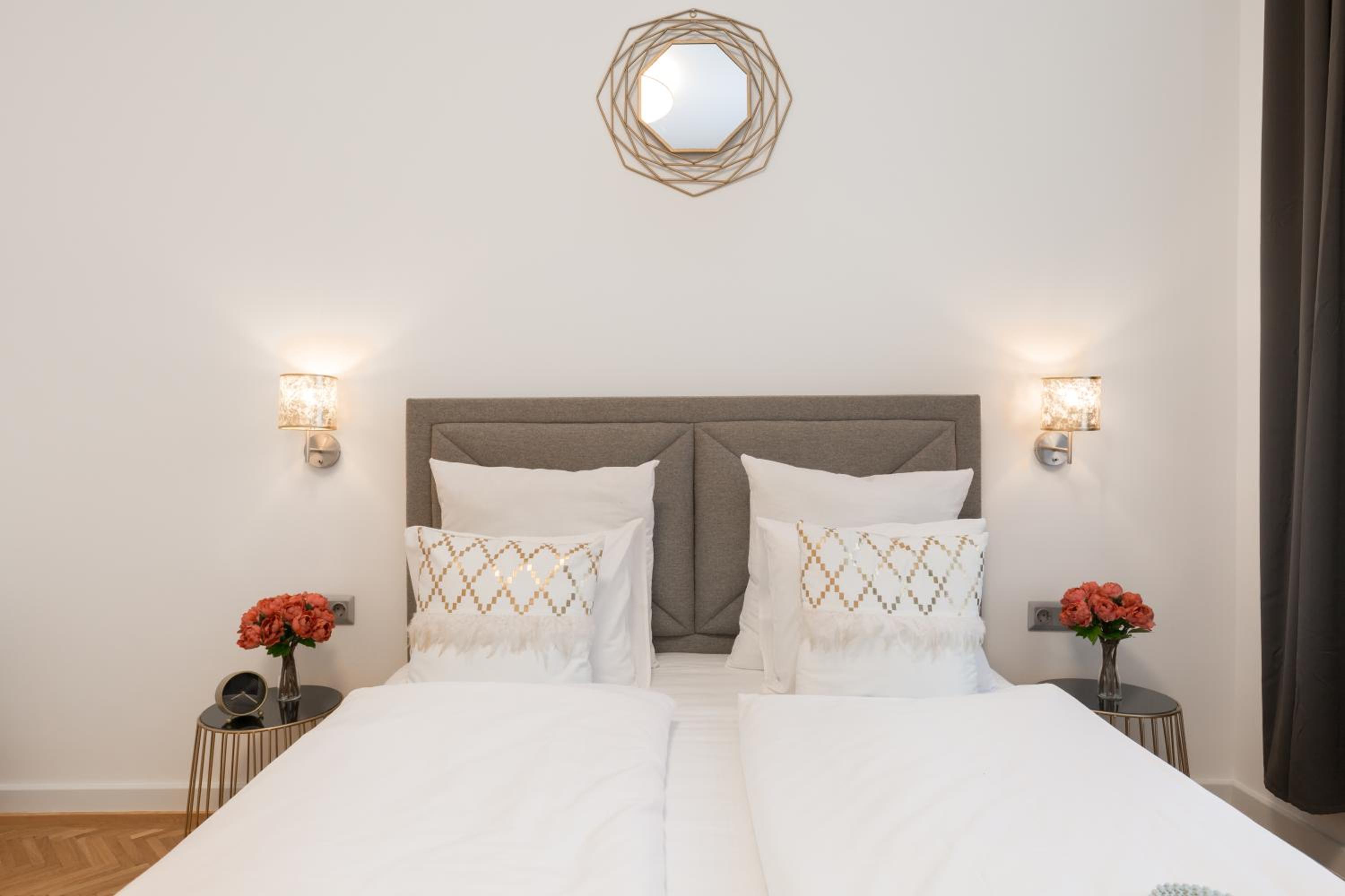 Space and Style in The Heart Of Budapest w 2BR&2BT view 5