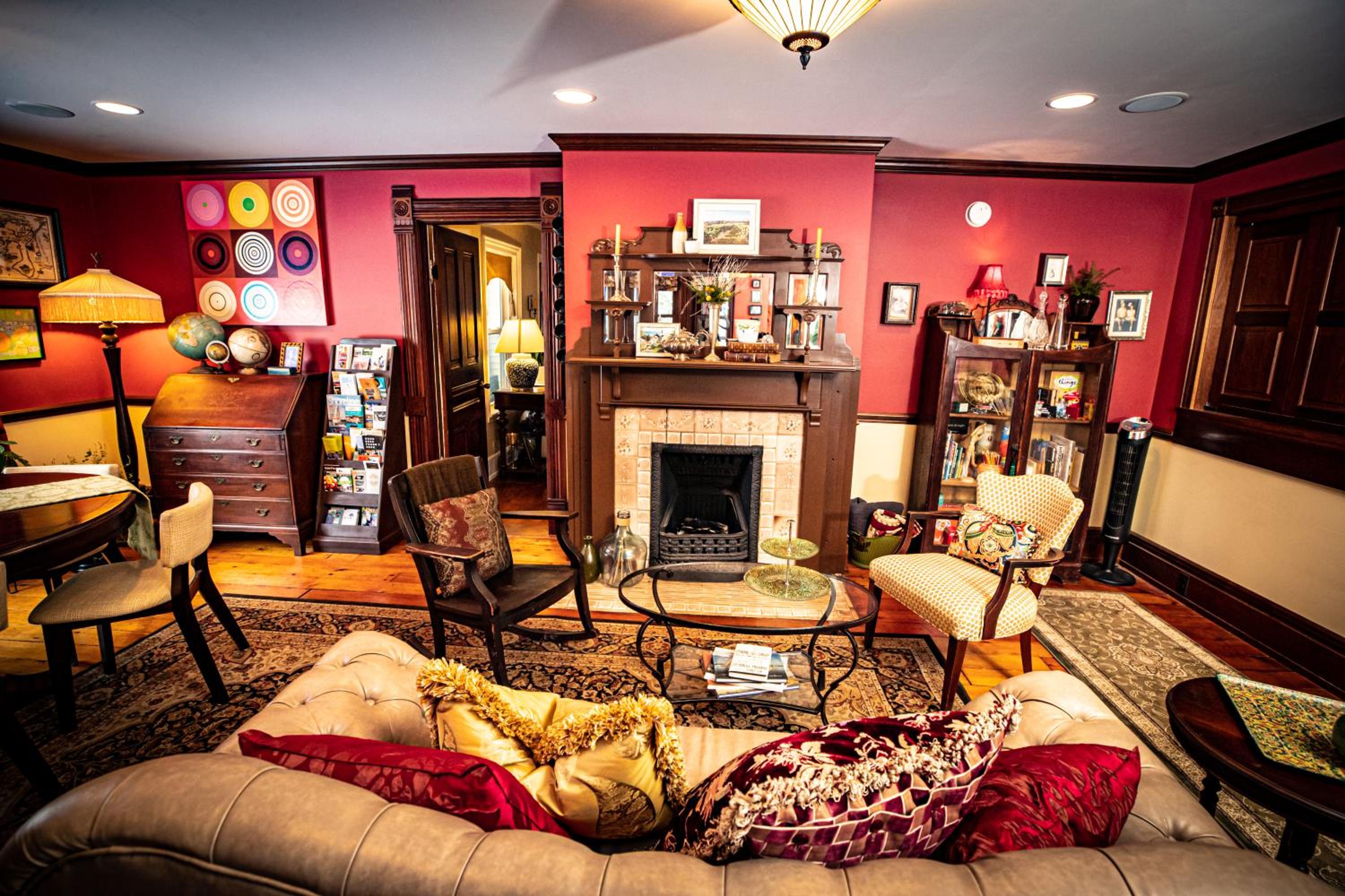Twin Oaks Inn