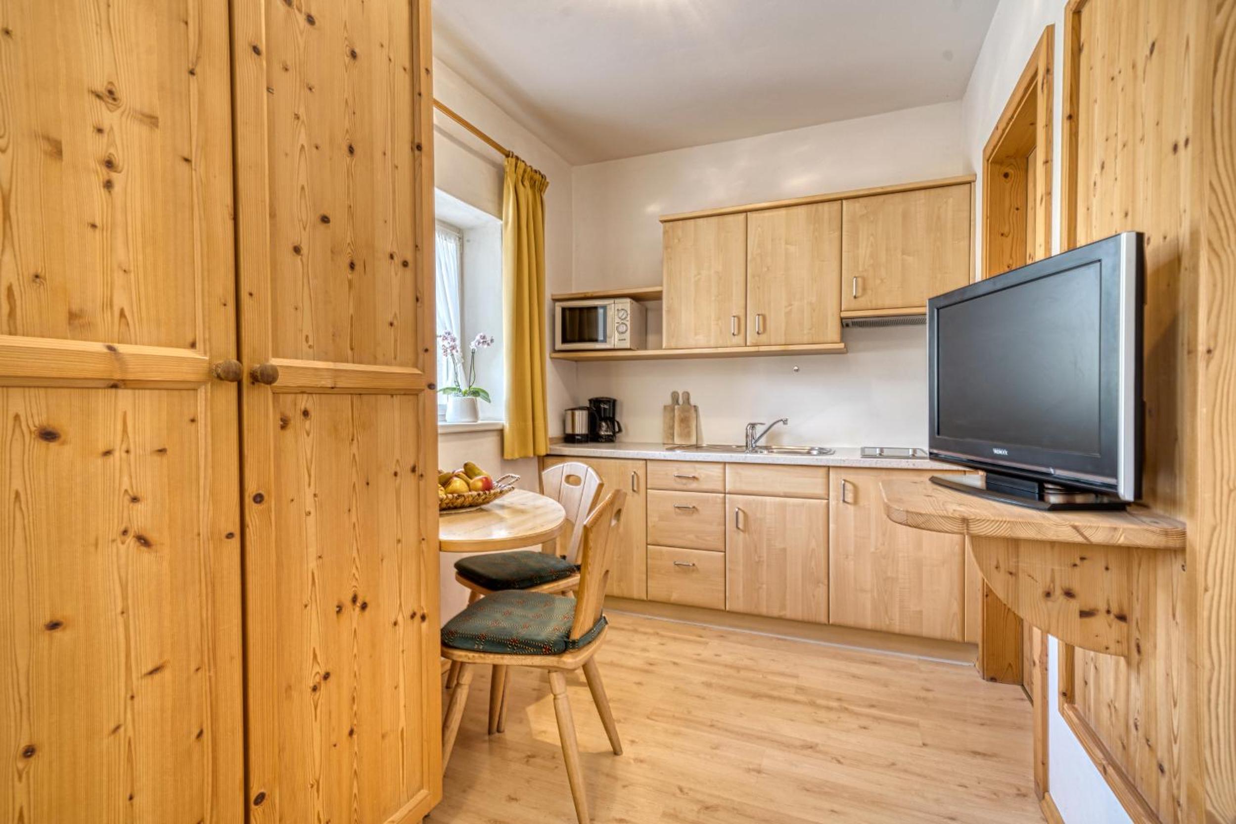 Kreuzwegerhof Nals - Historic Nature Stay with Pool near Meran & Bozen