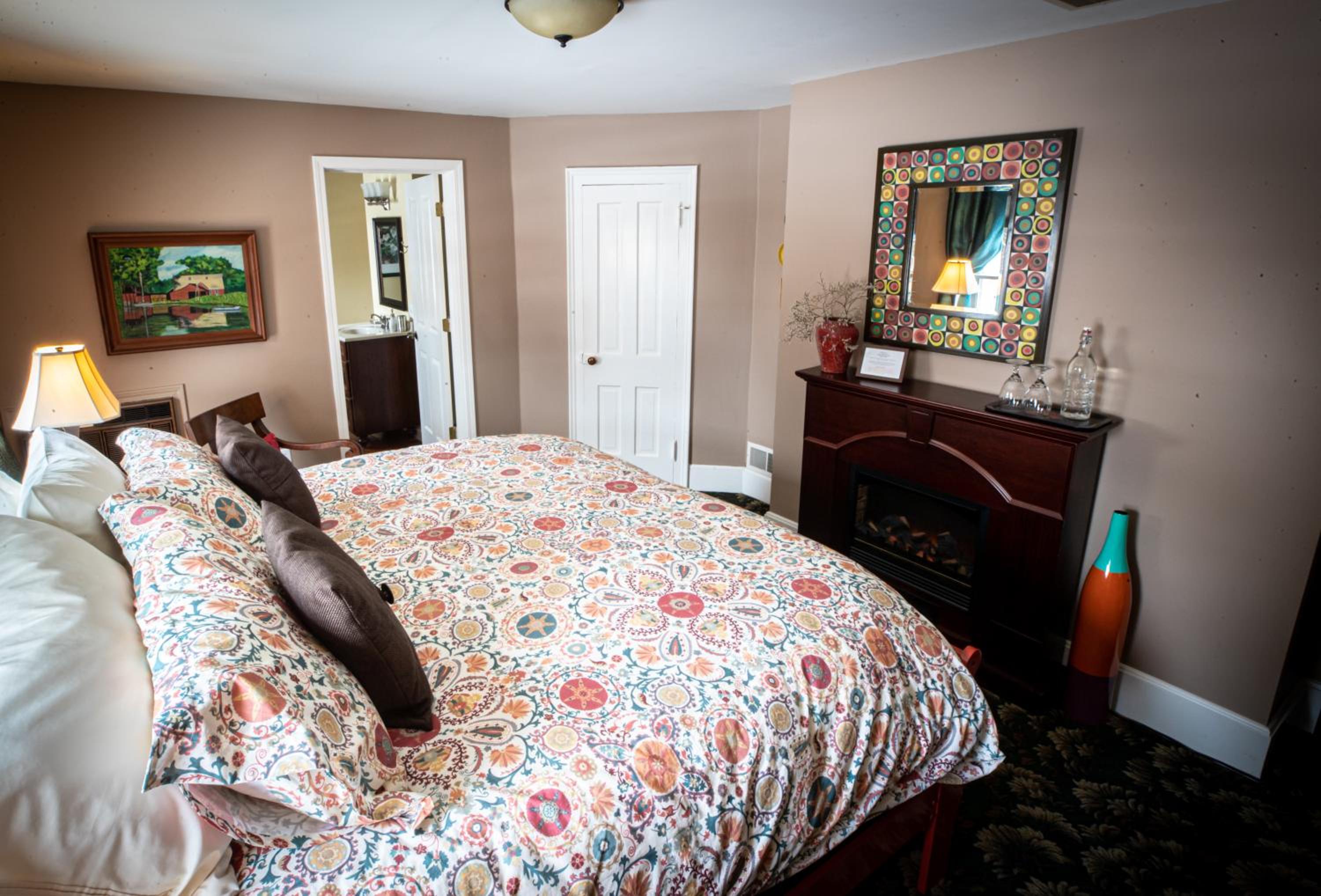 Twin Oaks Inn