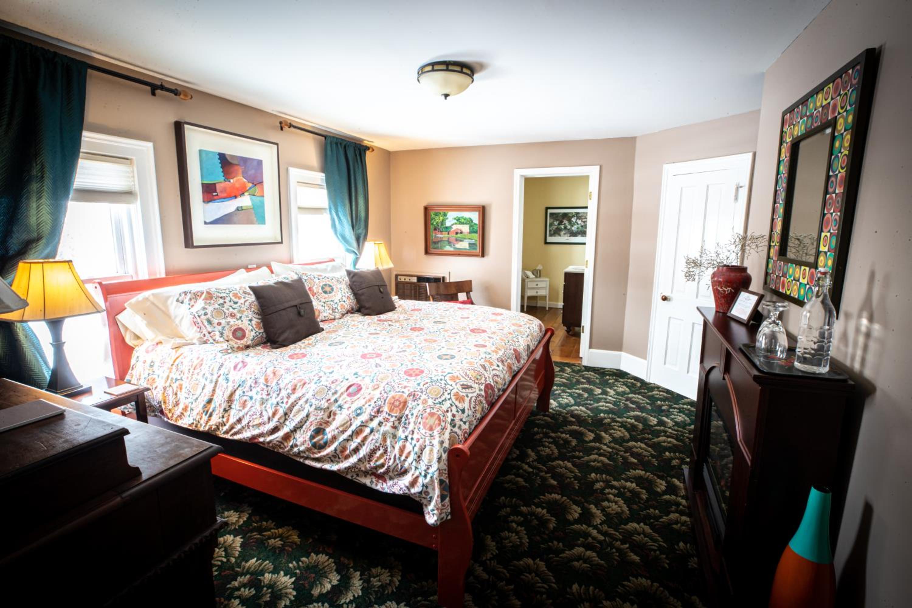 Twin Oaks Inn