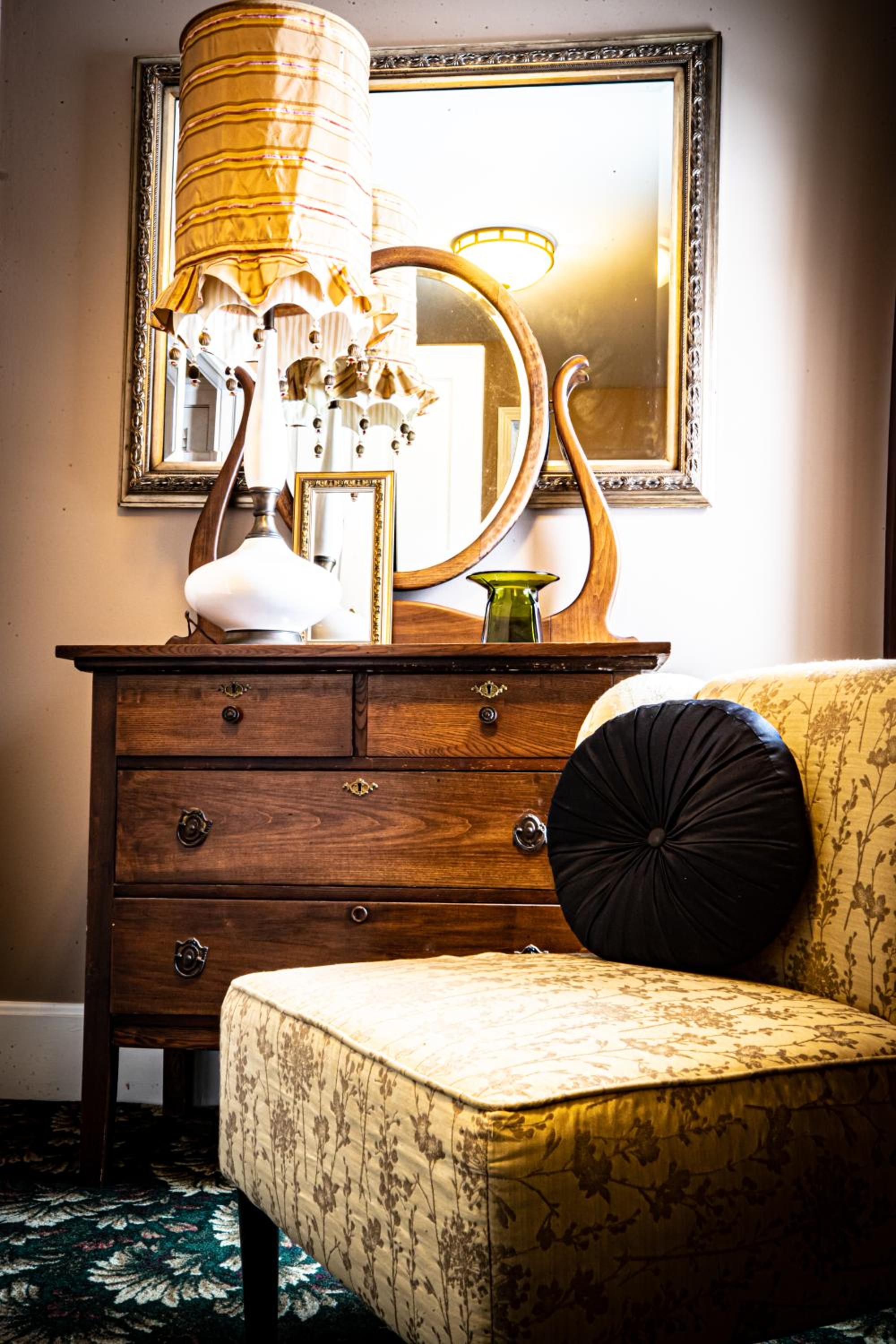 Twin Oaks Inn
