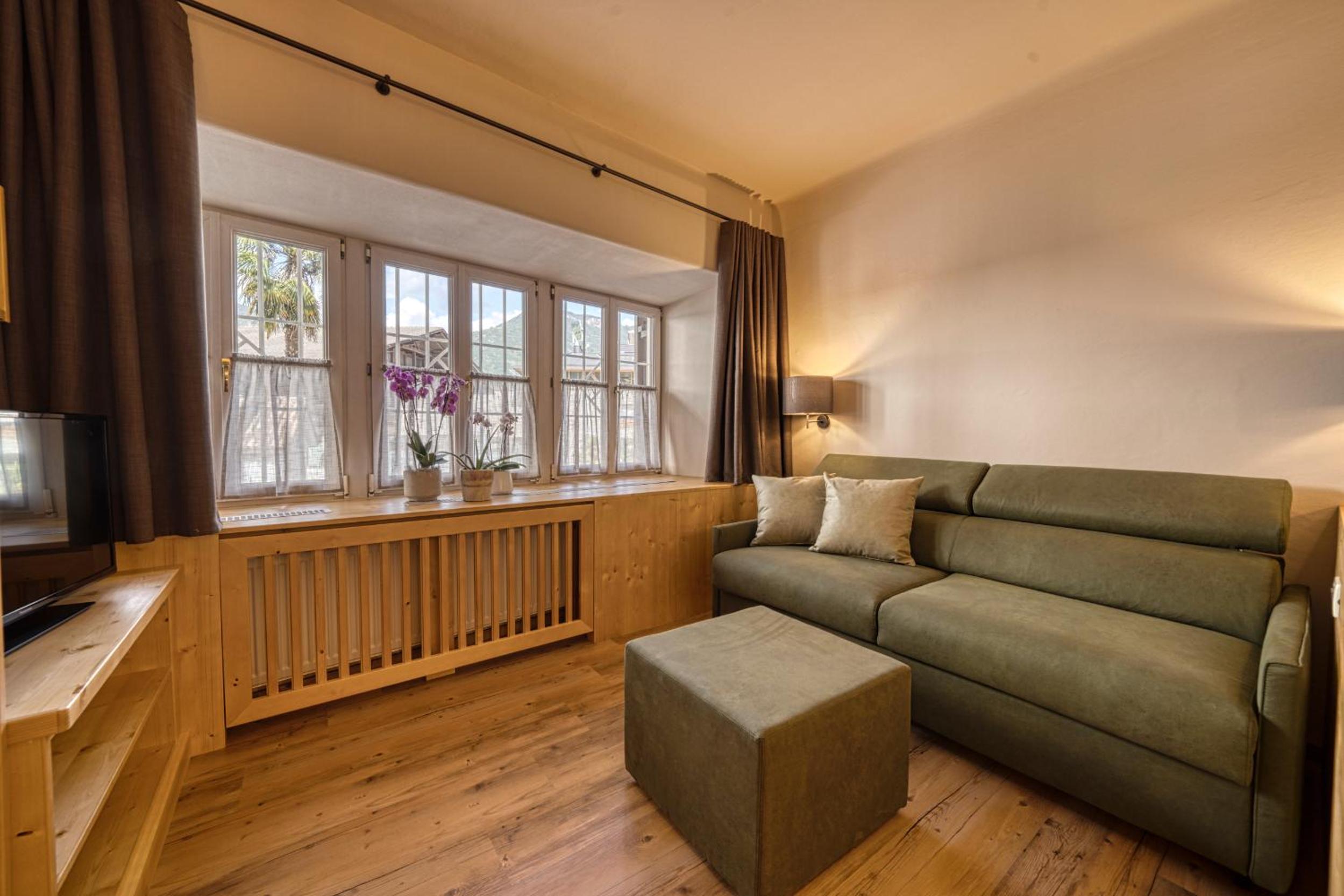 Kreuzwegerhof Nals - Historic Nature Stay with Pool near Meran & Bozen