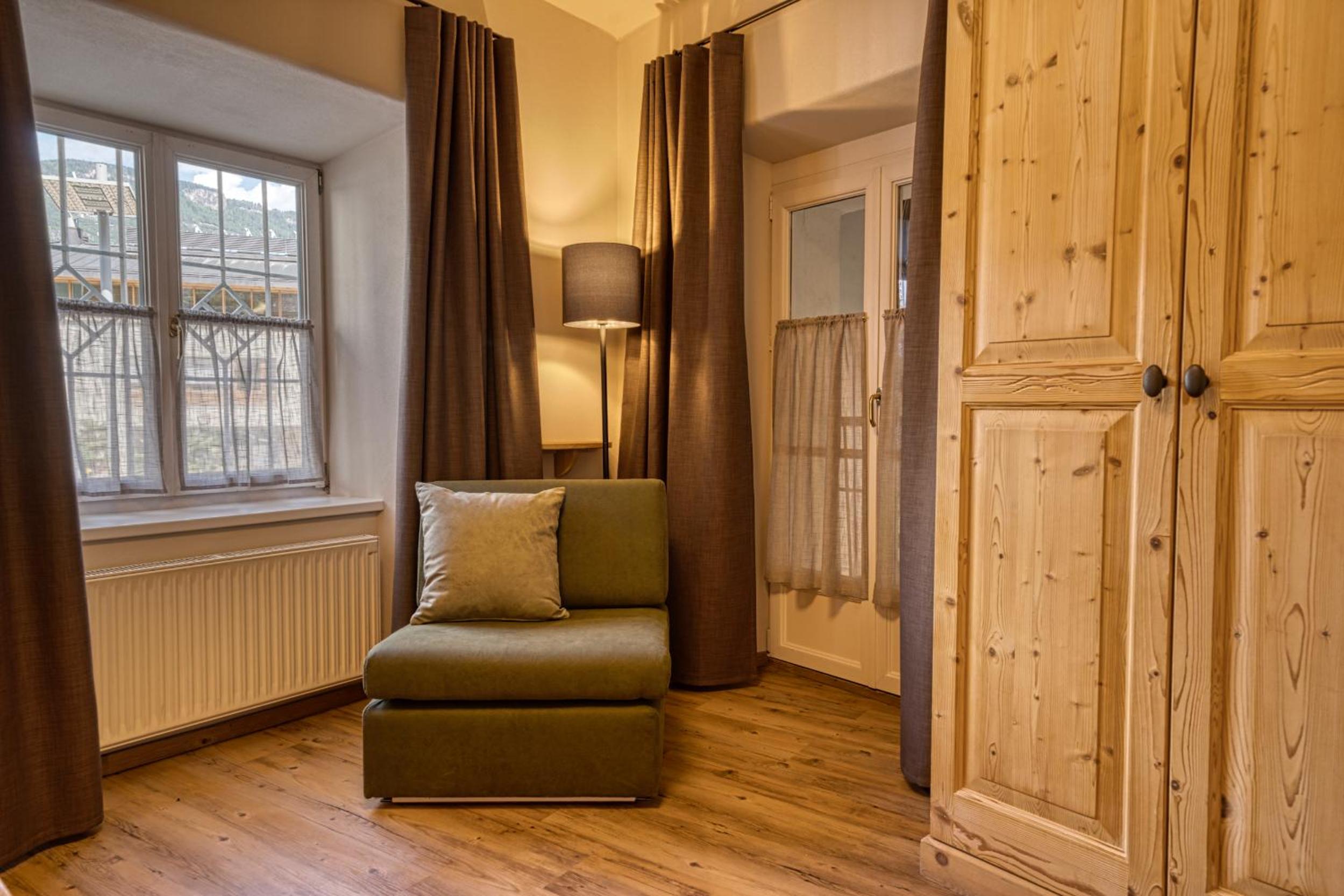 Kreuzwegerhof Nals - Historic Nature Stay with Pool near Meran & Bozen