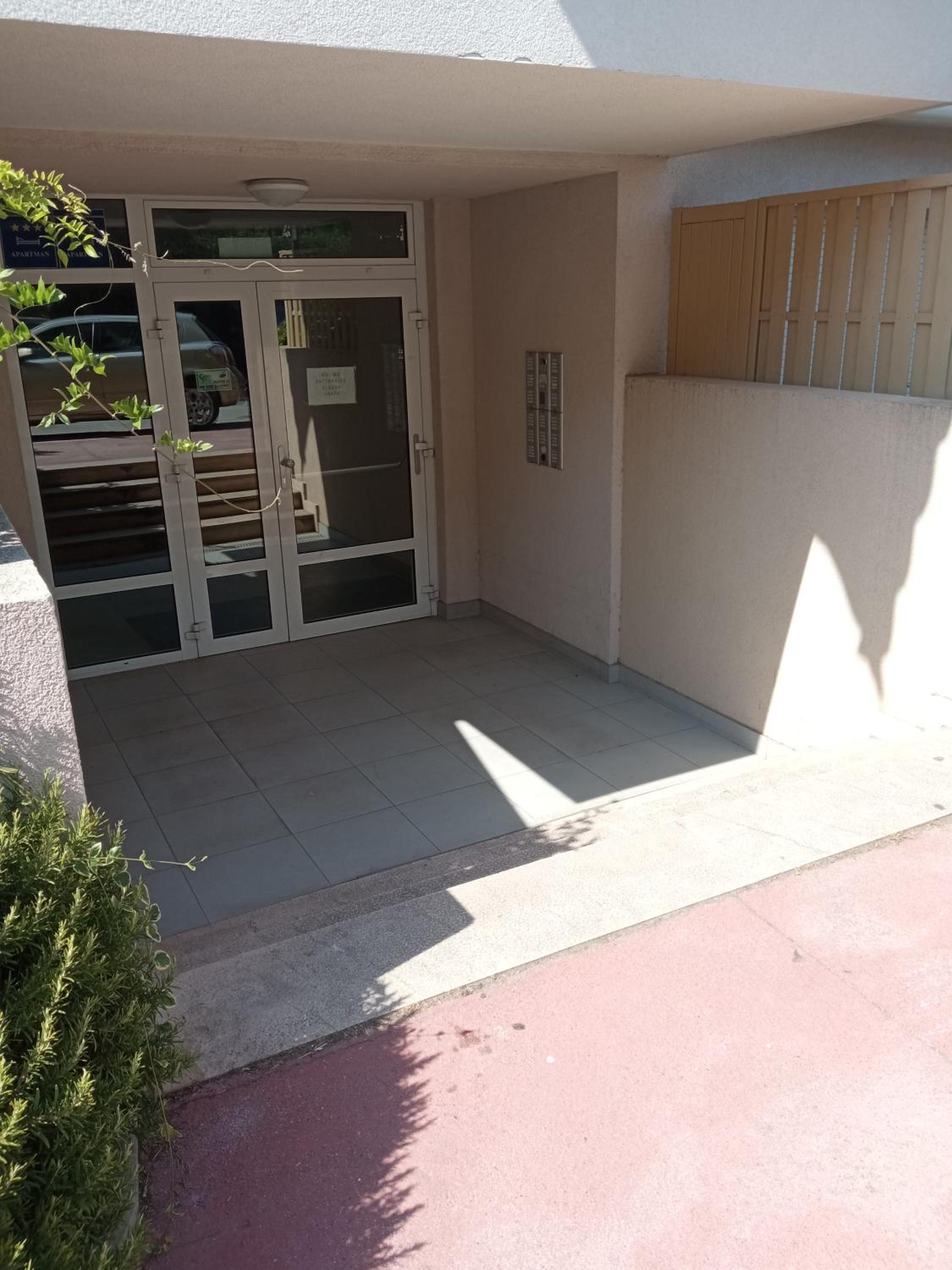 Great apartment, free parking in the garage, Žnjan view 3