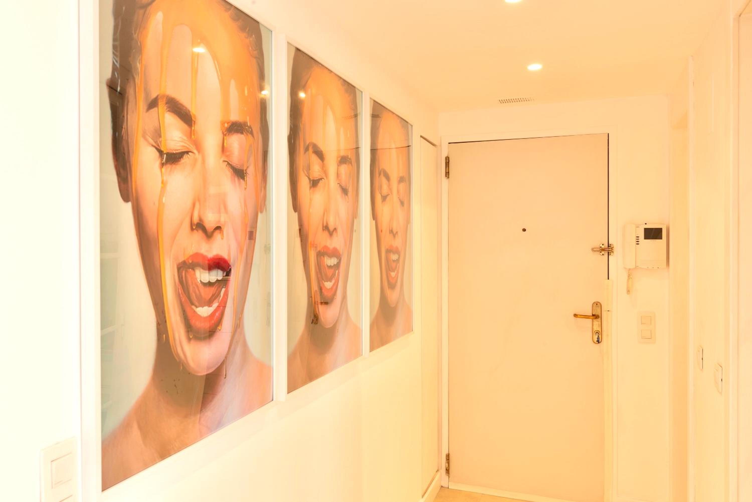Lisbon Swimming pool apartment with private parking view 5