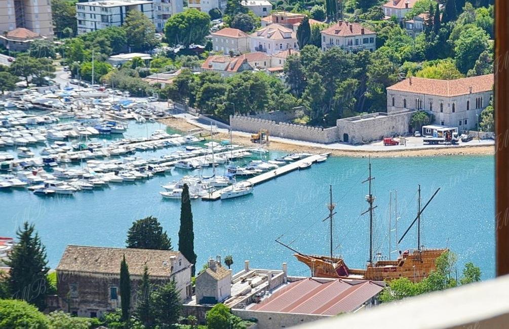 Batala1-City marina apartment with secured private parking