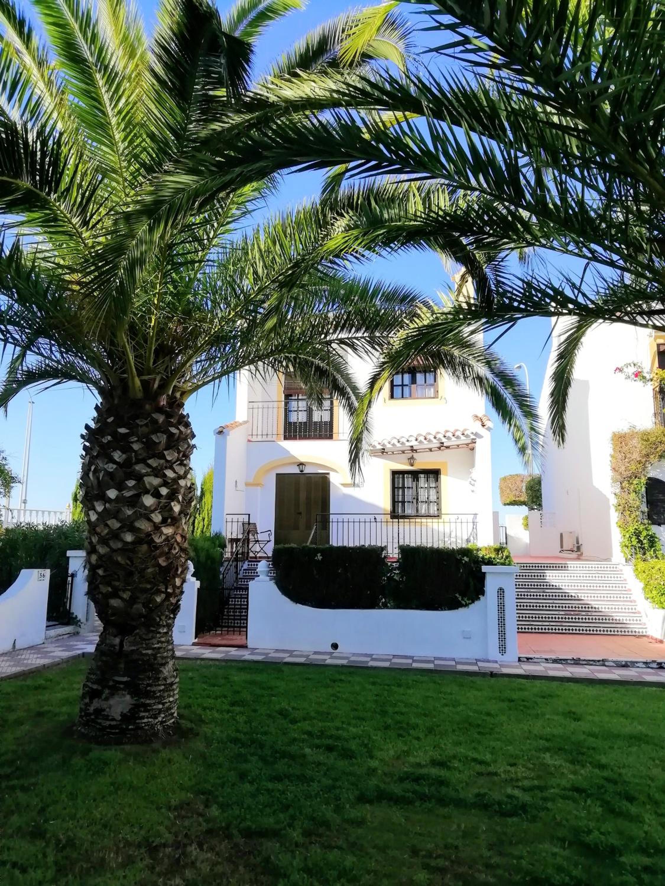 Welcoming House in Torrevieja with Shared Pool