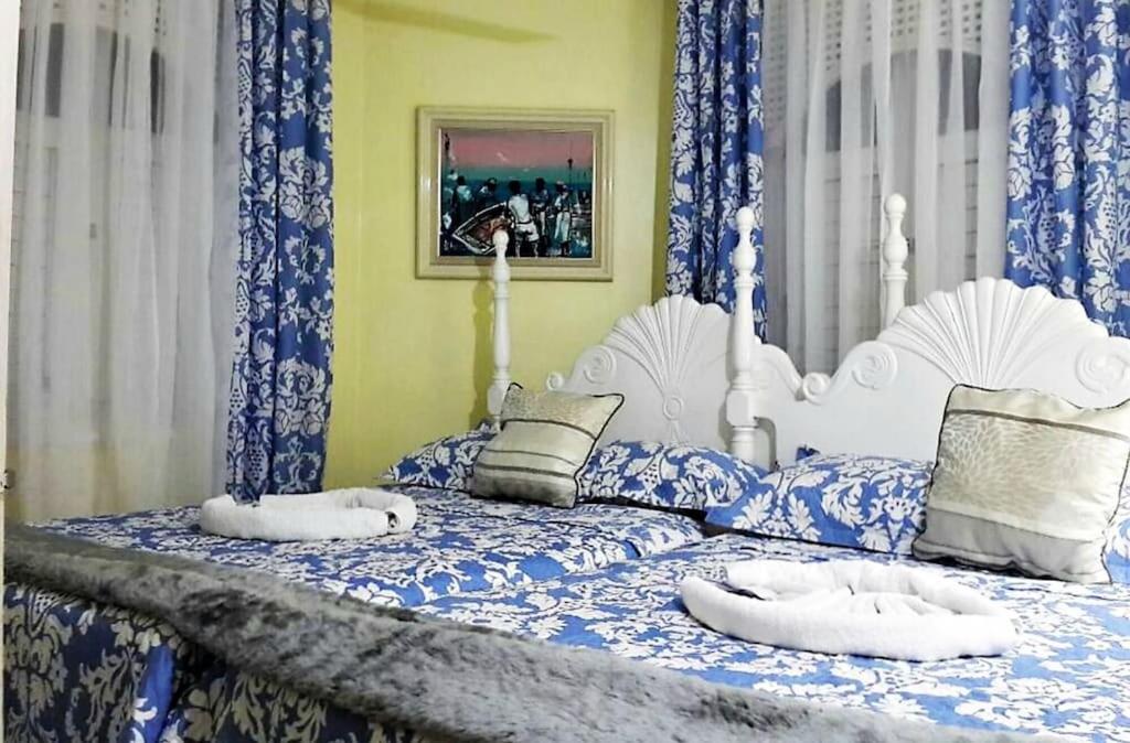 Private 2 Bedroom Beachfront Penthouse Condo Ocho Rios, Jamaica