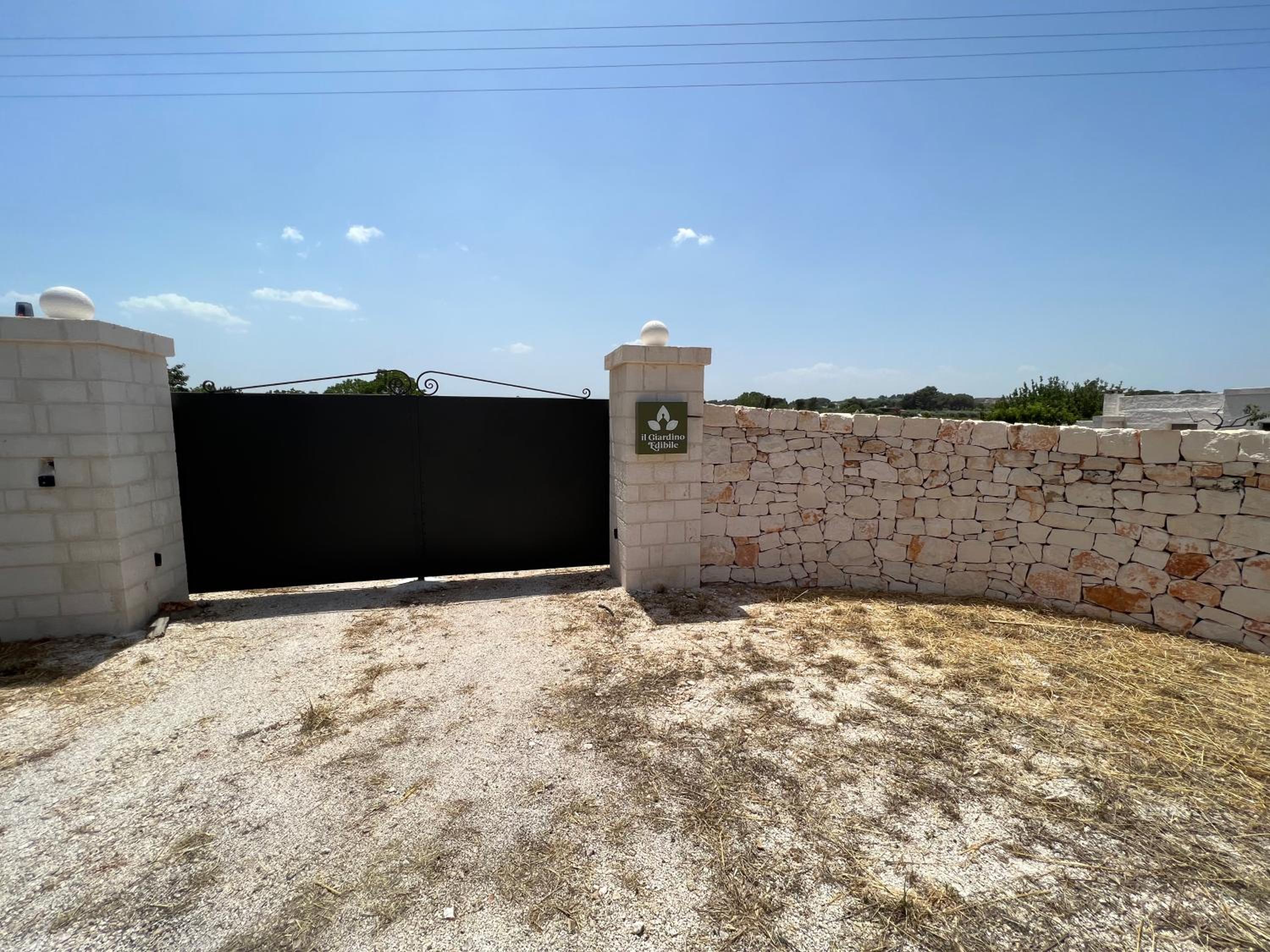 Esclusive luxury private trulli view 3