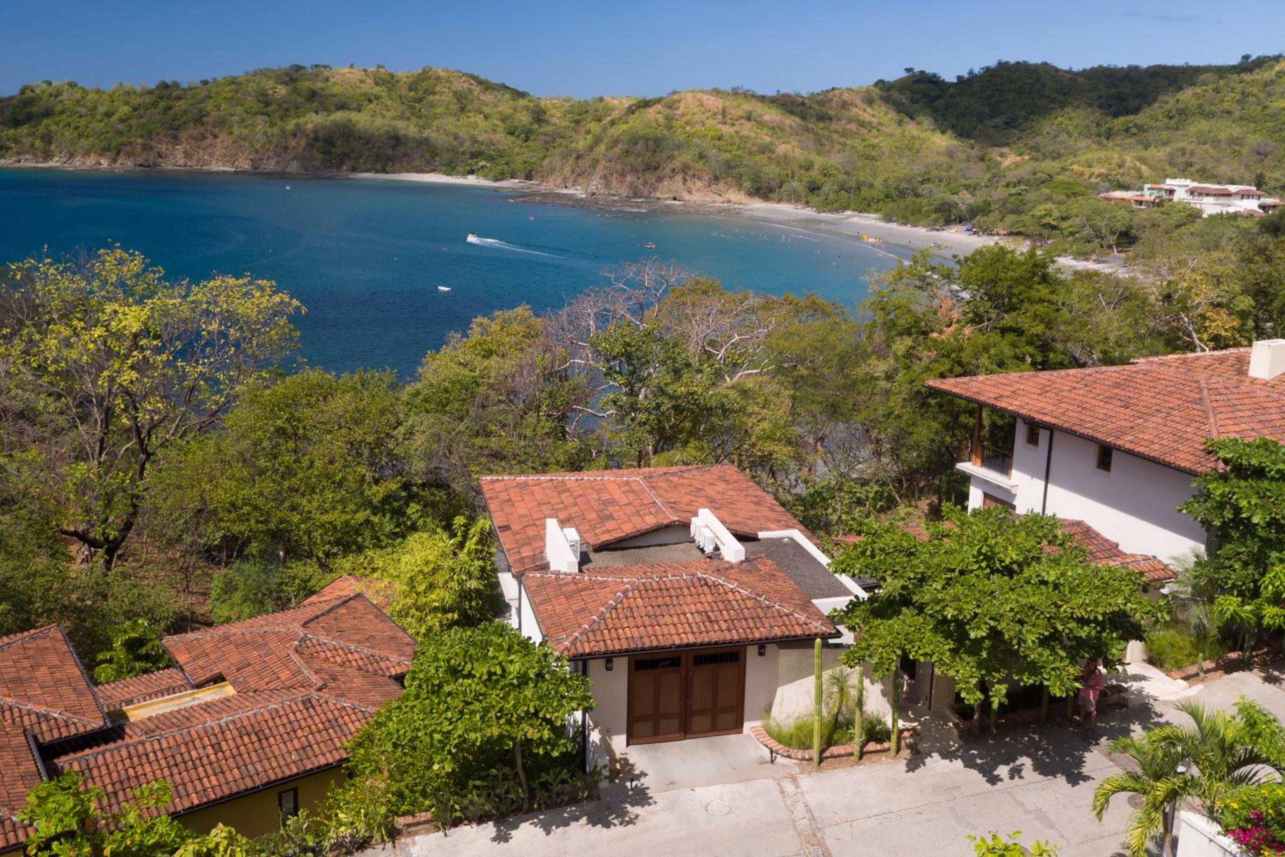 Las Catalinas - 5 bedroom luxury beachfront home - Casa Alouatta