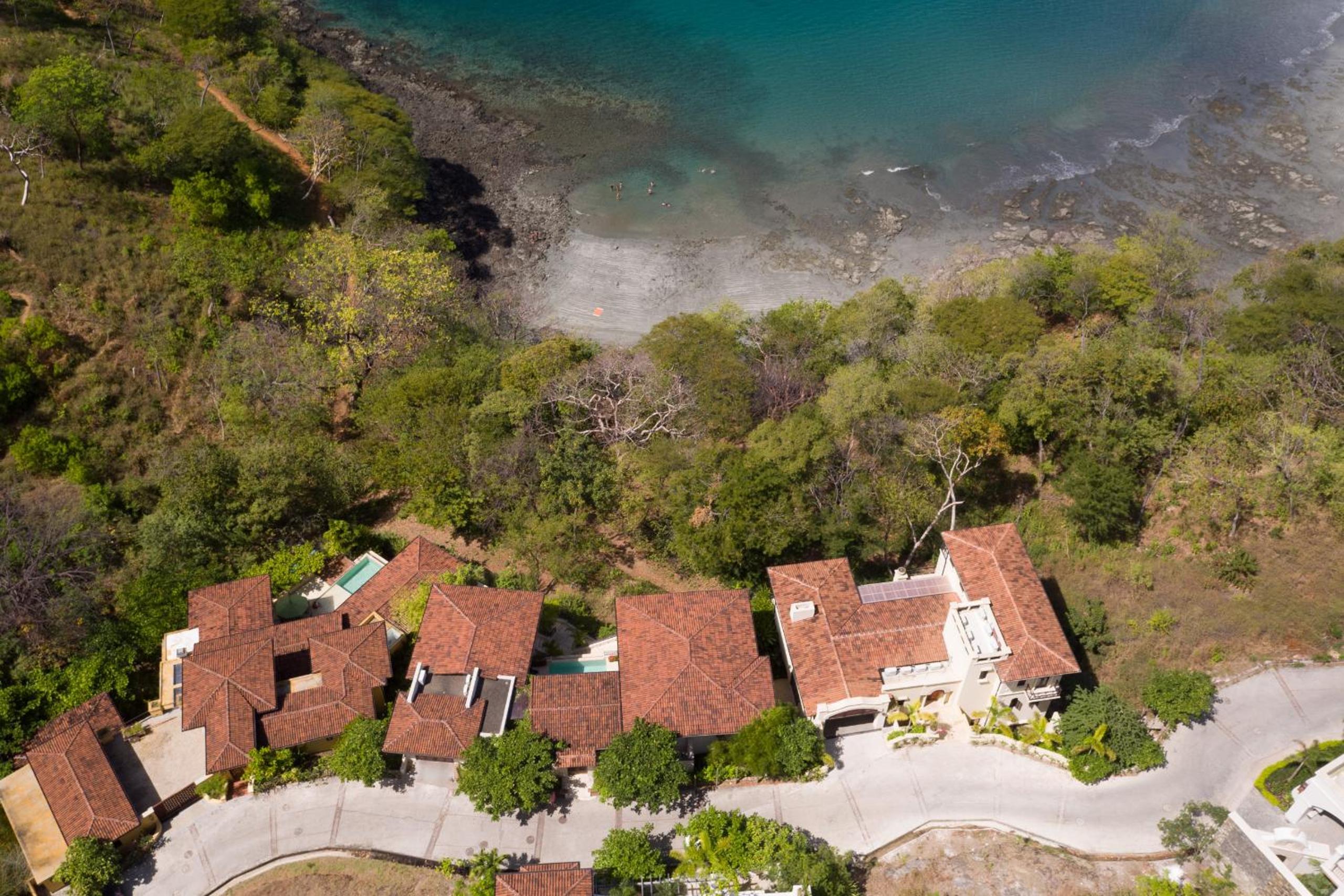 Las Catalinas - 5 bedroom luxury beachfront home - Casa Alouatta