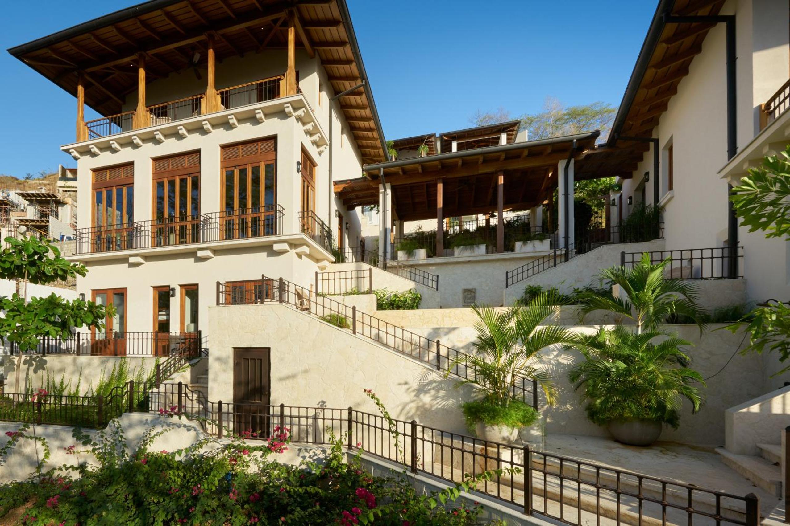 Las Catalinas - 5 bedroom luxury beachfront home - Casa Alouatta