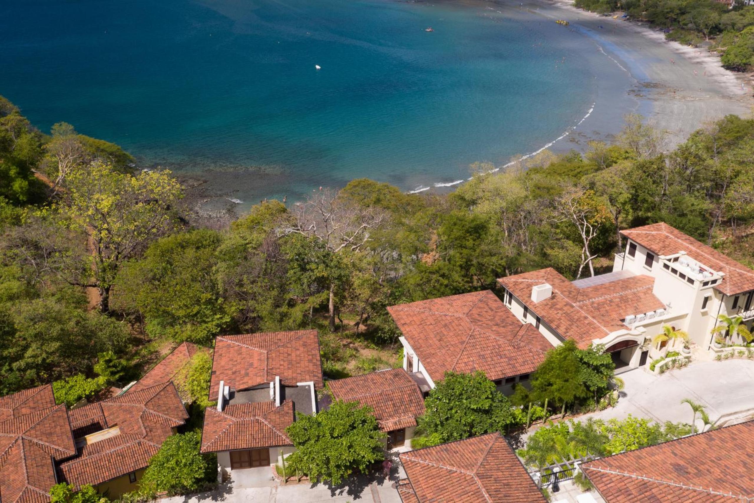 Las Catalinas - 5 bedroom luxury beachfront home - Casa Alouatta