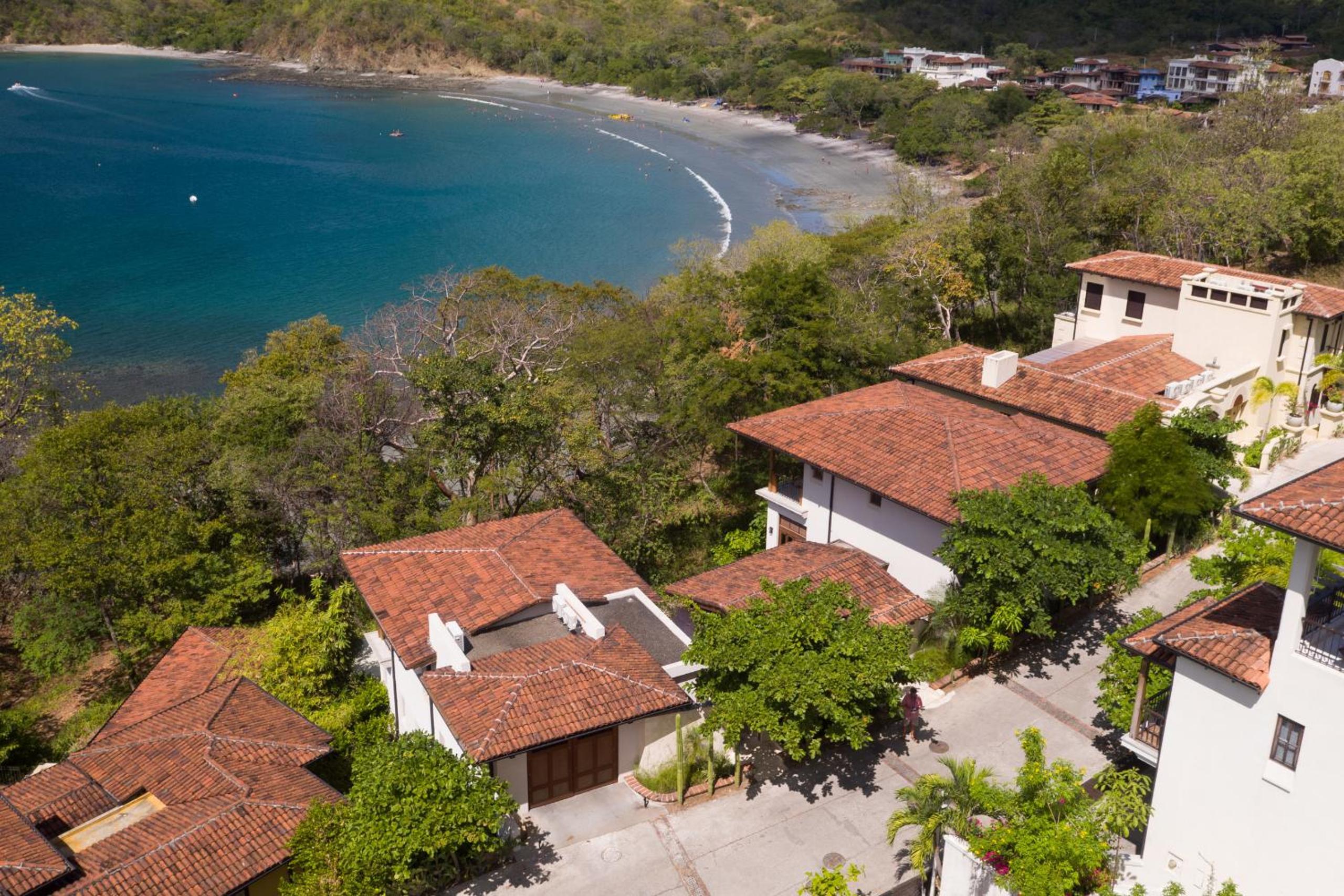 Las Catalinas - 5 bedroom luxury beachfront home - Casa Alouatta