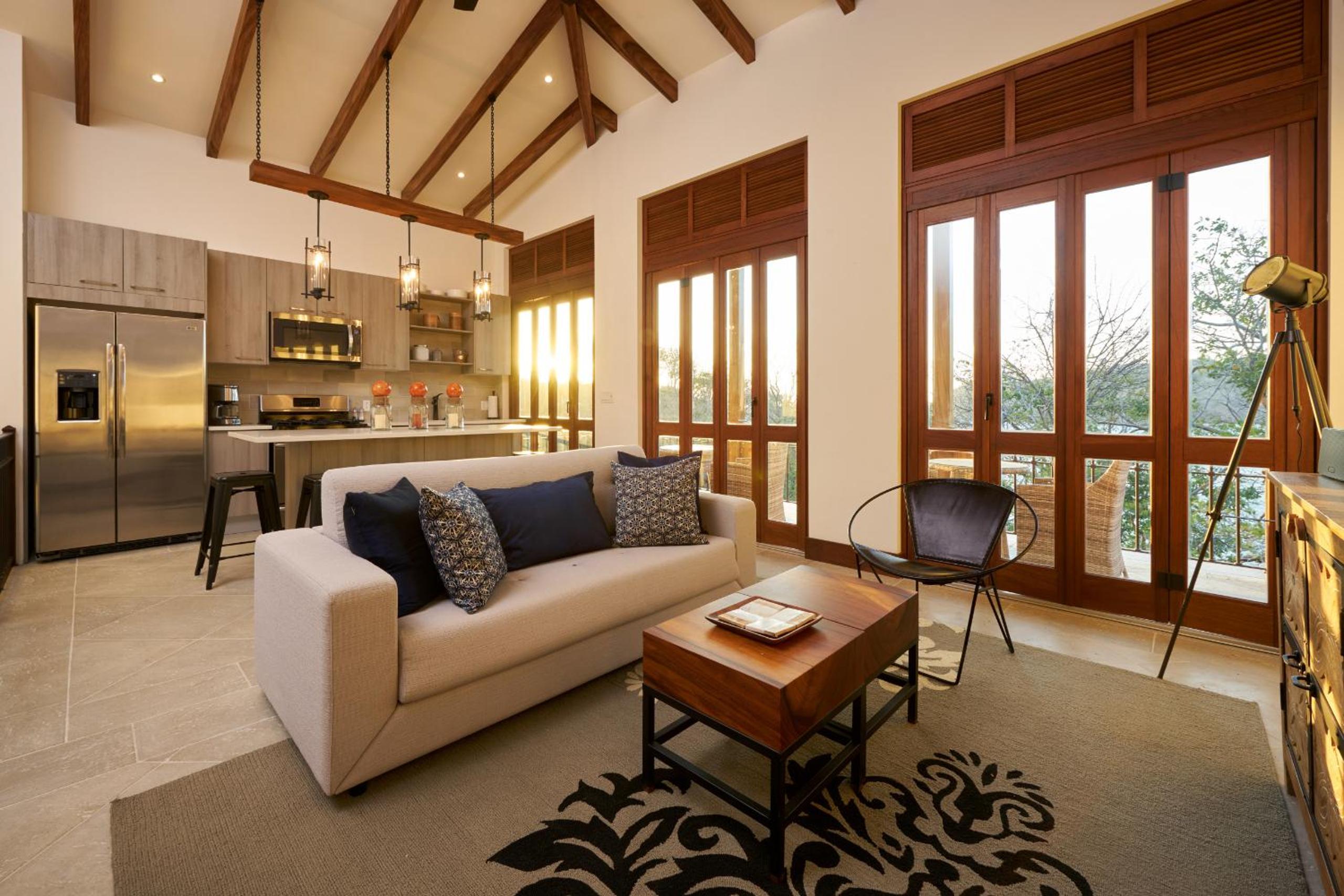 Las Catalinas - 5 bedroom luxury beachfront home - Casa Alouatta