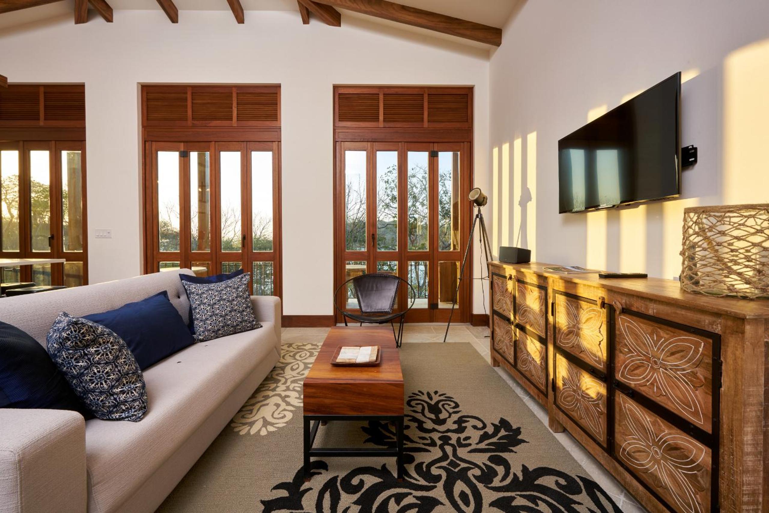Las Catalinas - 5 bedroom luxury beachfront home - Casa Alouatta