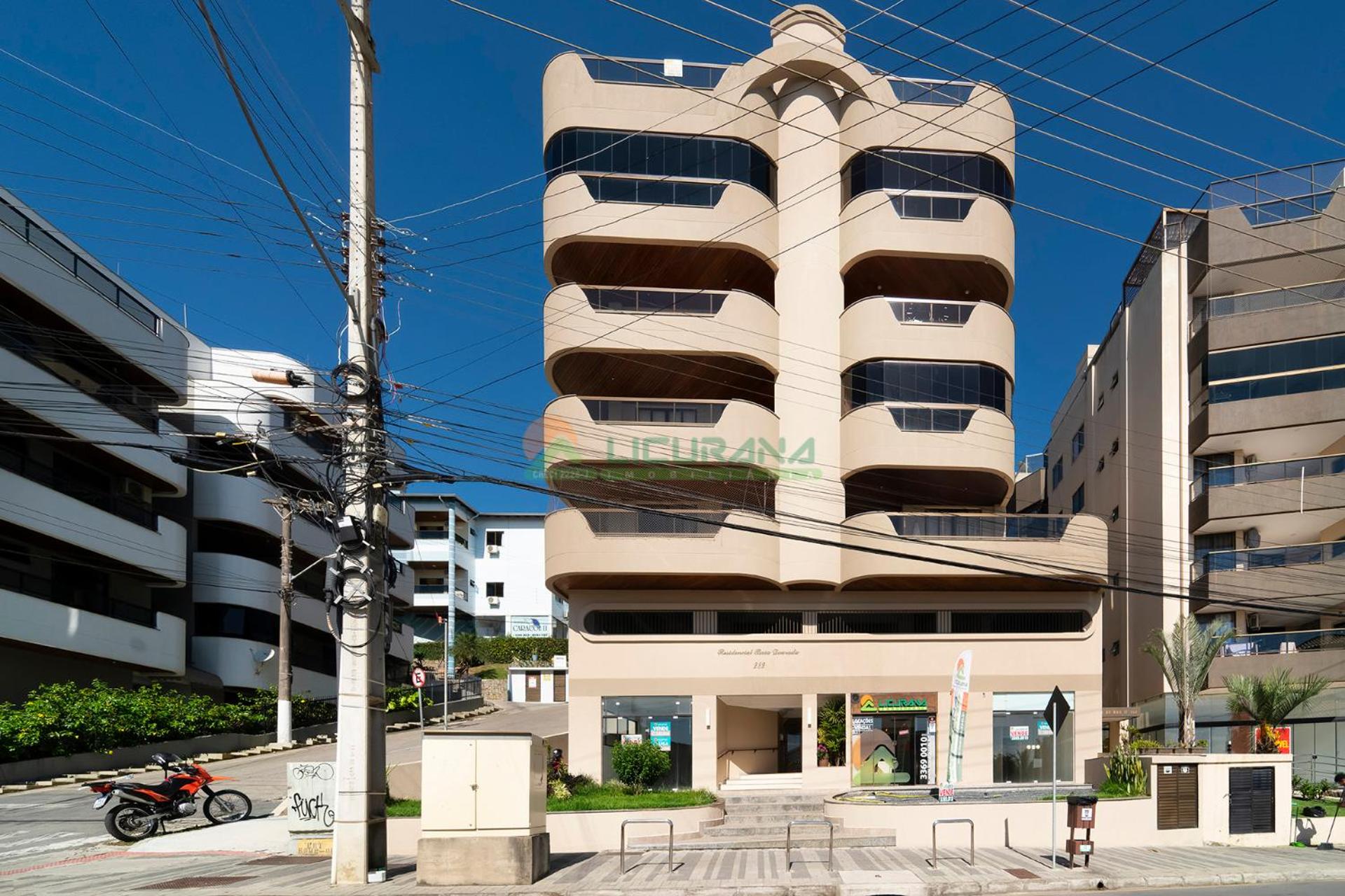 1090 Apartamento com linda vista para o mar , de frente para Avenida de Bombinhas.
