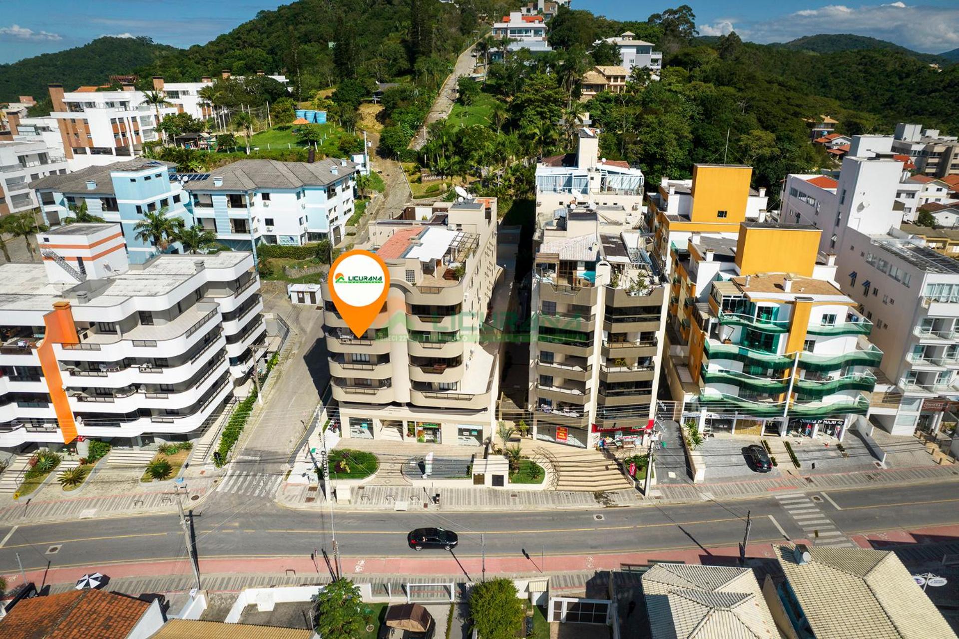 1090 Apartamento com linda vista para o mar , de frente para Avenida de Bombinhas.