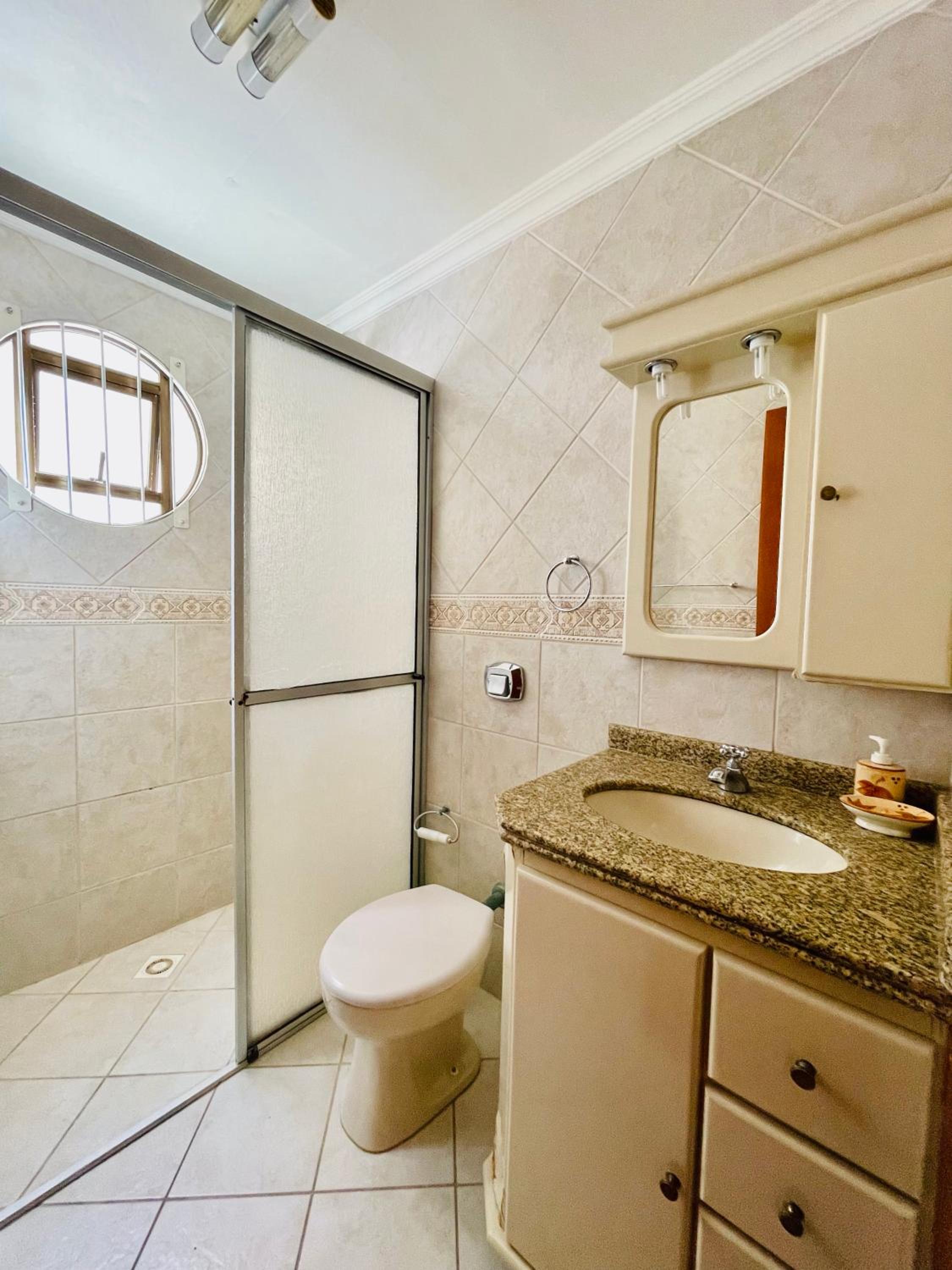 950 Apartamento em Bombinhas com 3 dormitórios. VISTA PARA O MAR