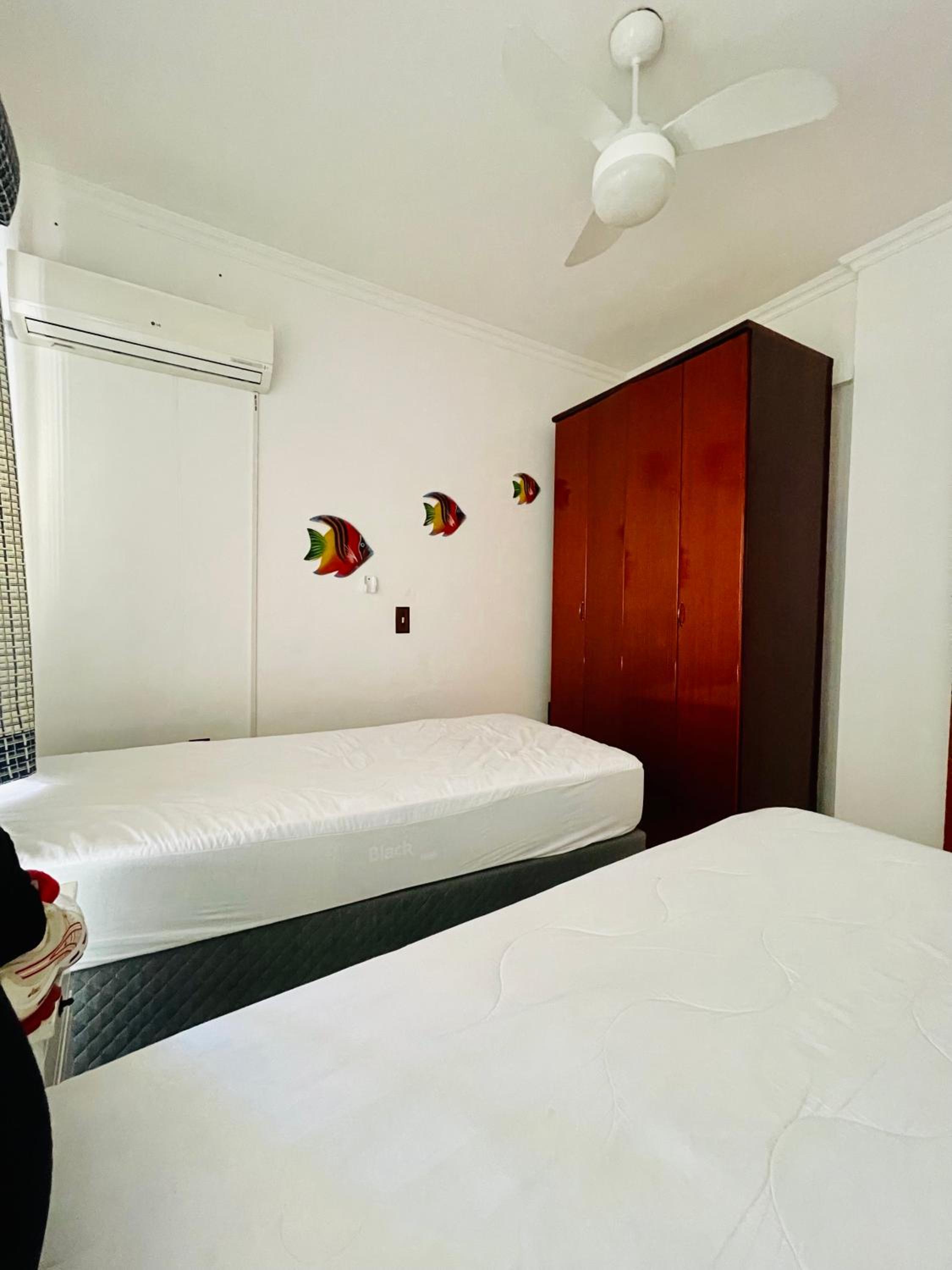 950 Apartamento em Bombinhas com 3 dormitórios. VISTA PARA O MAR