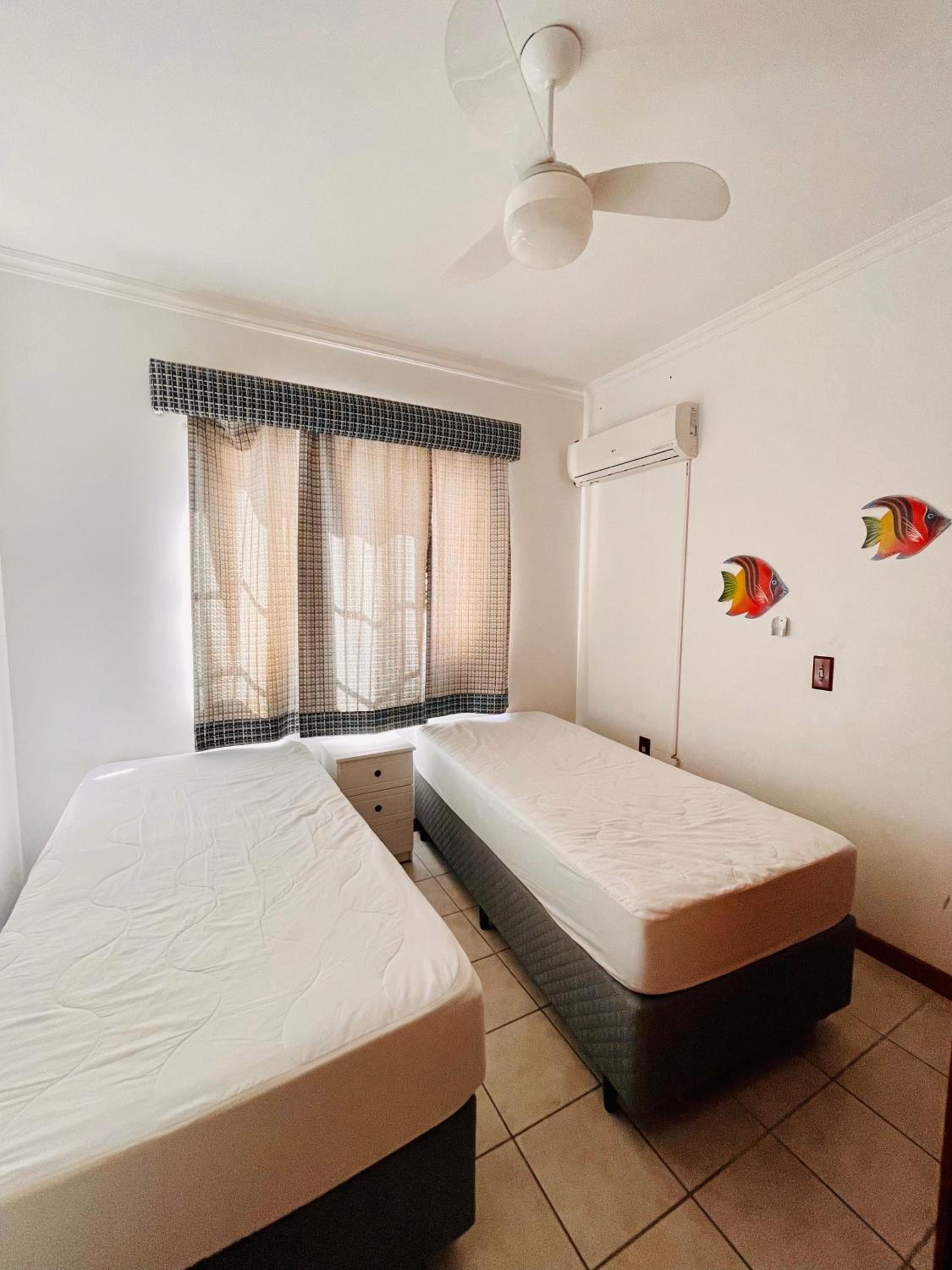 950 Apartamento em Bombinhas com 3 dormitórios. VISTA PARA O MAR