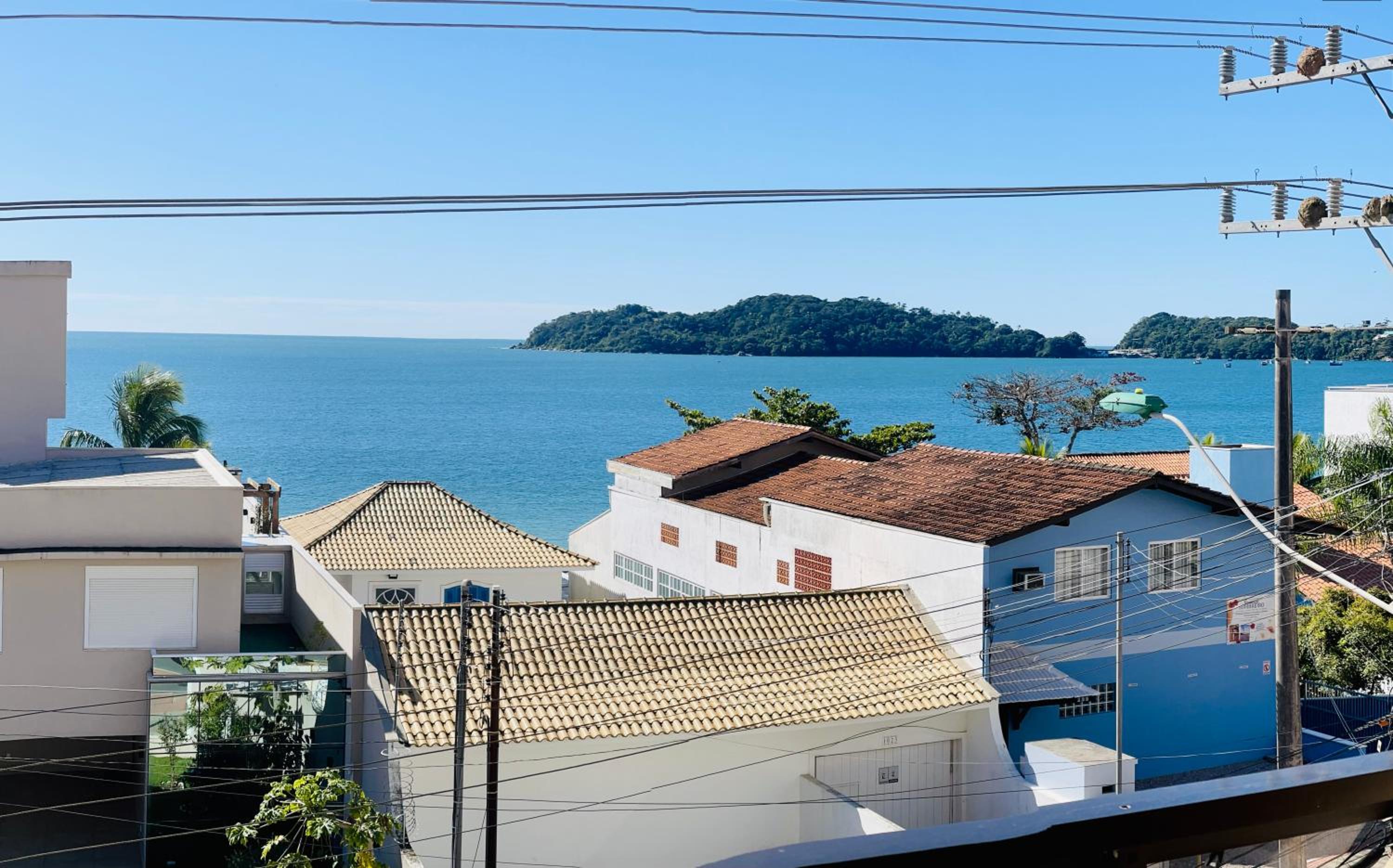 950 Apartamento em Bombinhas com 3 dormitórios. VISTA PARA O MAR