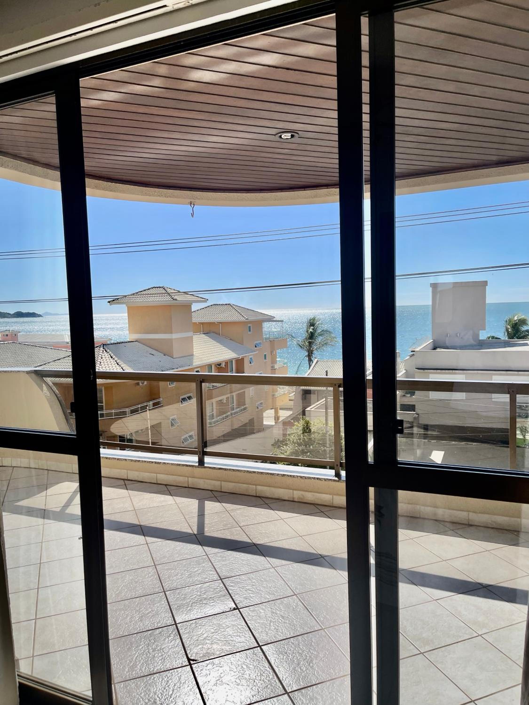 950 Apartamento em Bombinhas com 3 dormitórios. VISTA PARA O MAR