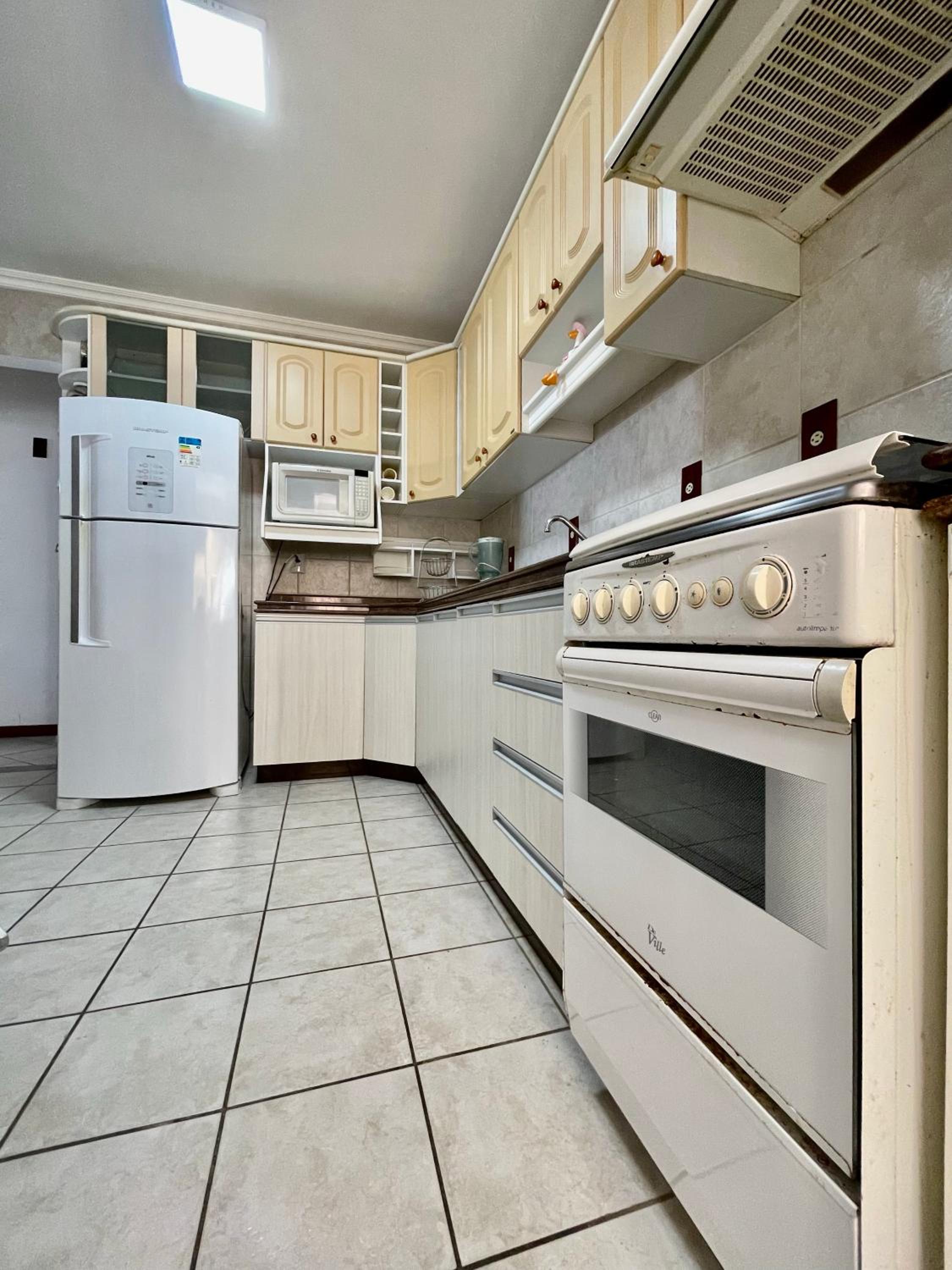 950 Apartamento em Bombinhas com 3 dormitórios. VISTA PARA O MAR