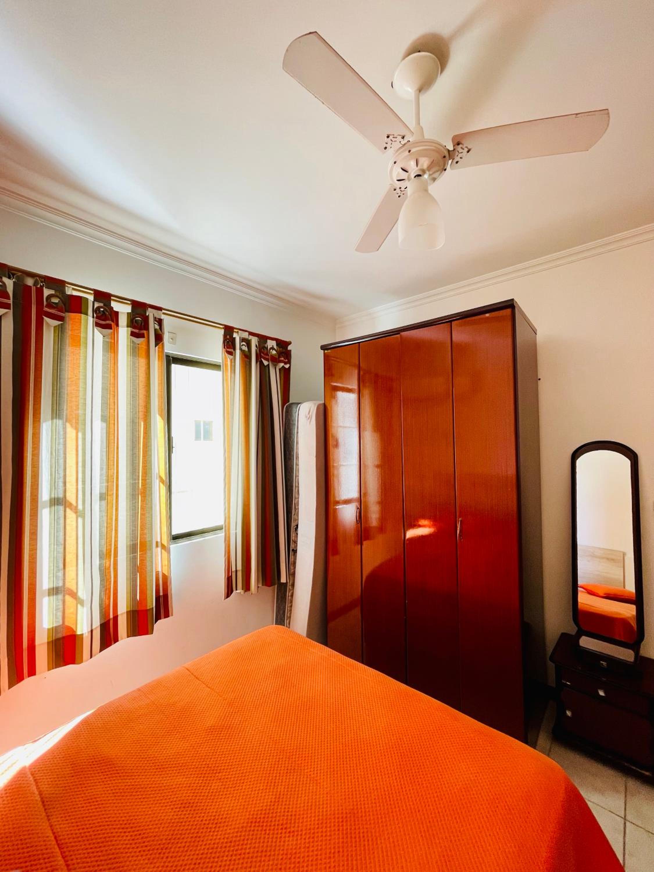 950 Apartamento em Bombinhas com 3 dormitórios. VISTA PARA O MAR