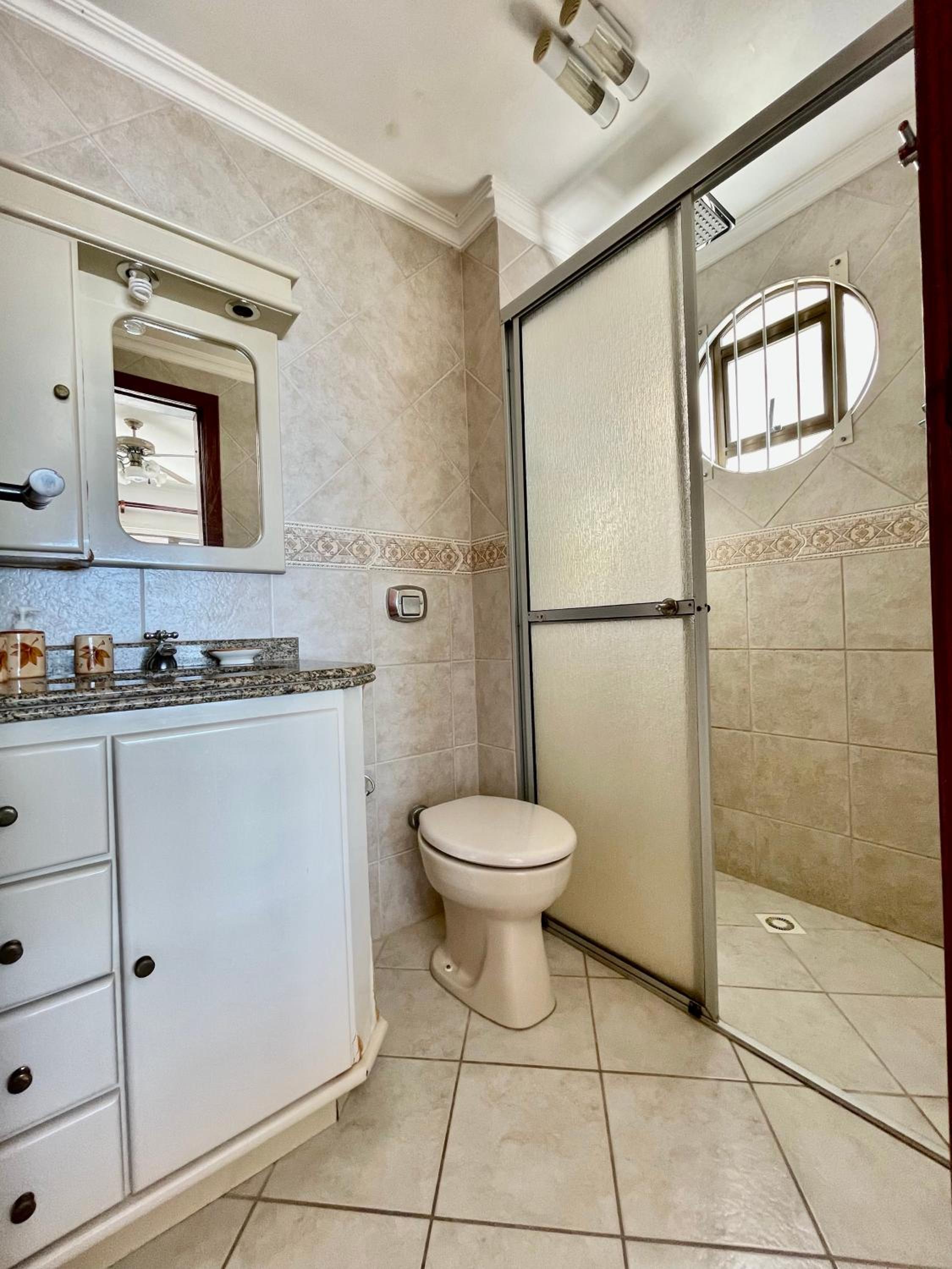 950 Apartamento em Bombinhas com 3 dormitórios. VISTA PARA O MAR
