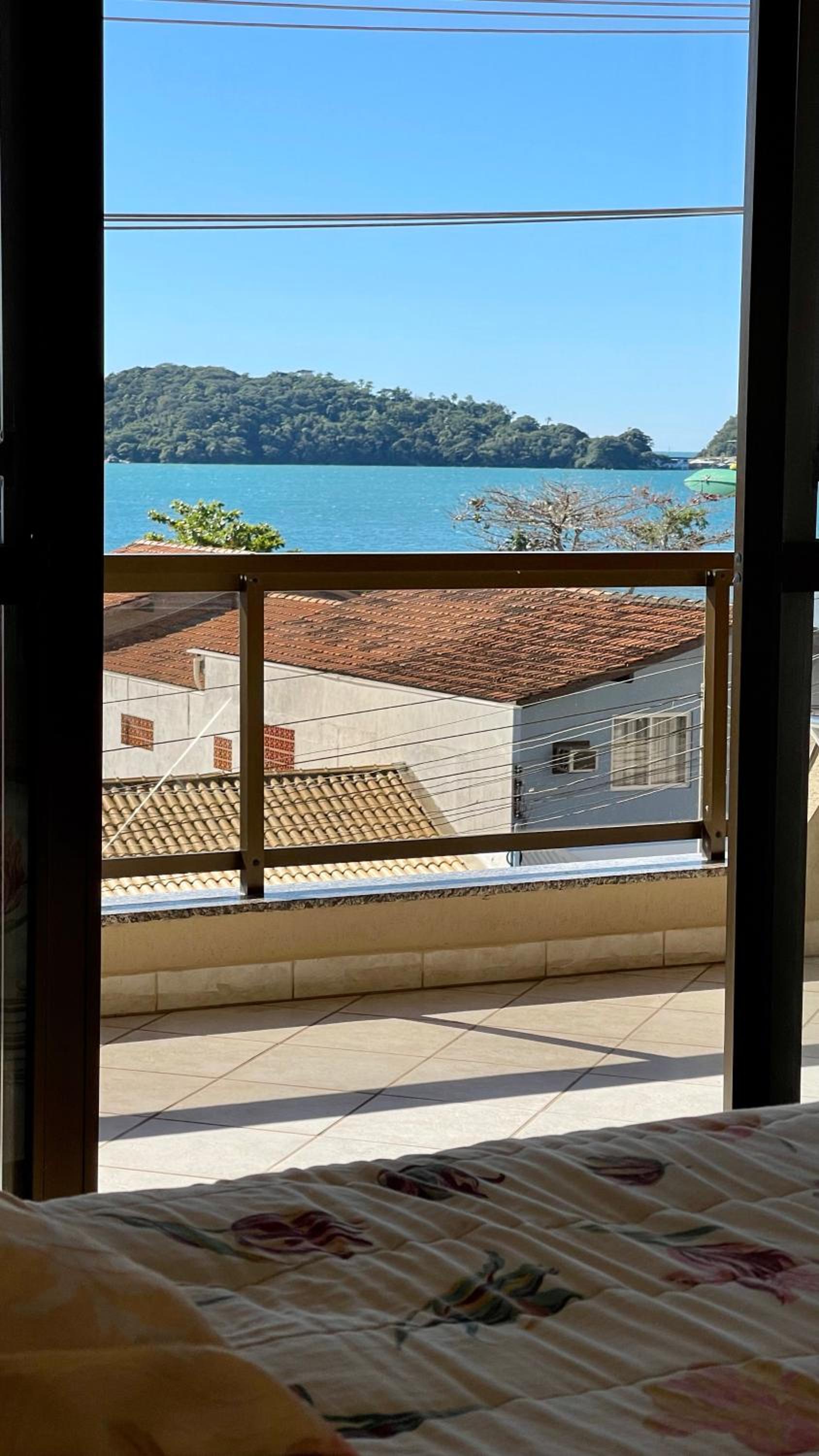 950 Apartamento em Bombinhas com 3 dormitórios. VISTA PARA O MAR