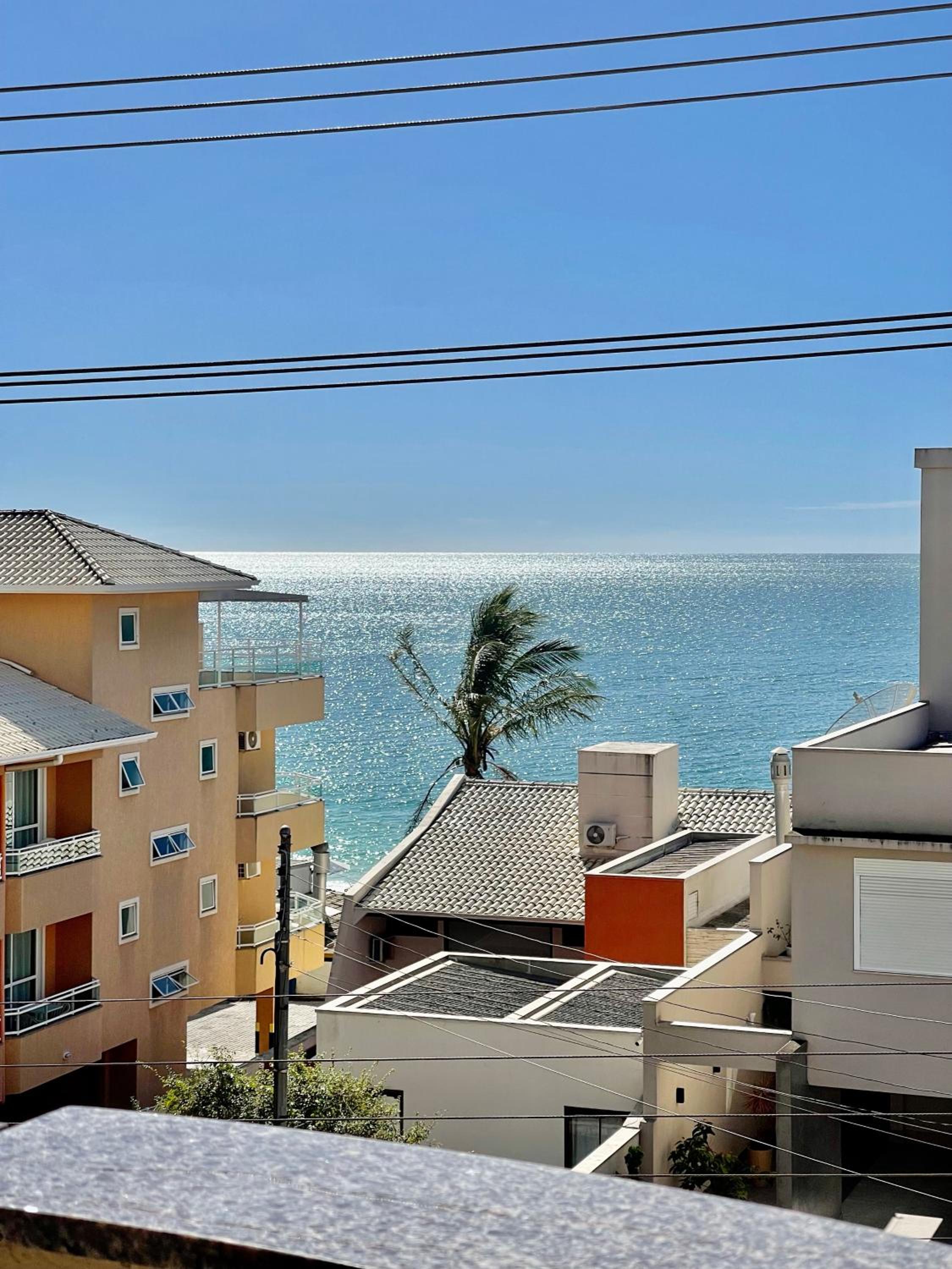 950 Apartamento em Bombinhas com 3 dormitórios. VISTA PARA O MAR