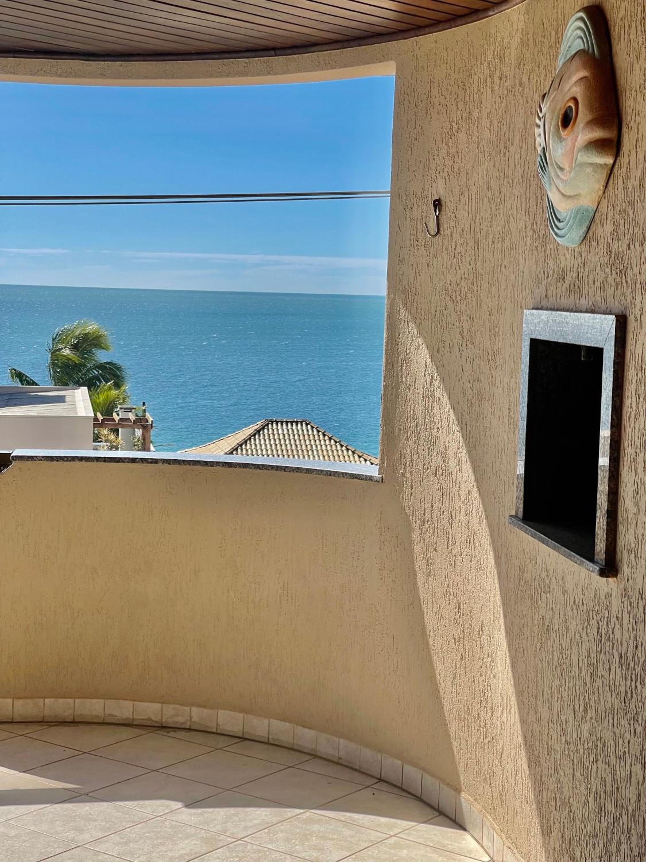 950 Apartamento em Bombinhas com 3 dormitórios. VISTA PARA O MAR