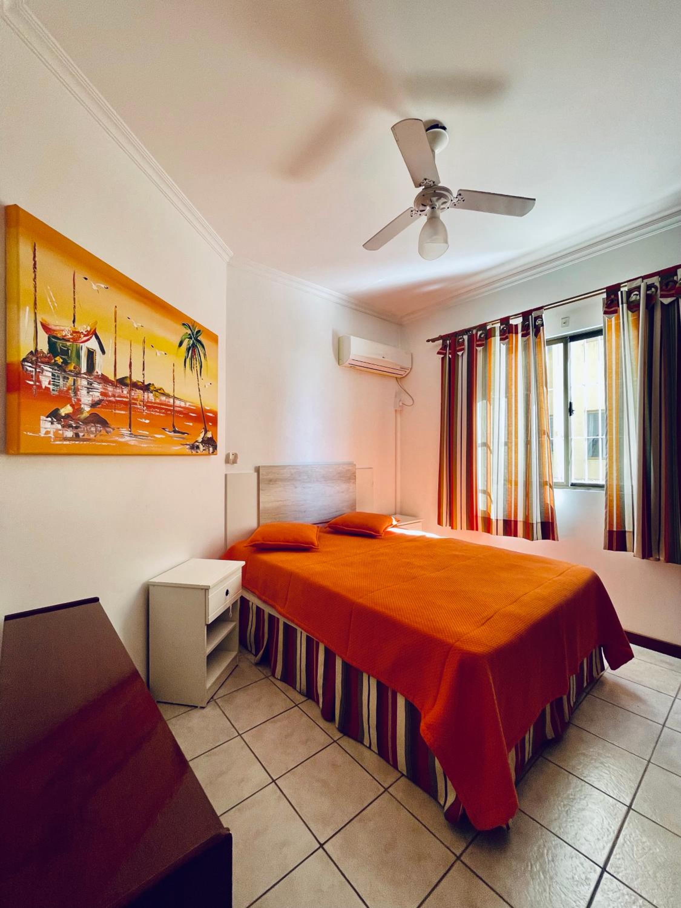 950 Apartamento em Bombinhas com 3 dormitórios. VISTA PARA O MAR