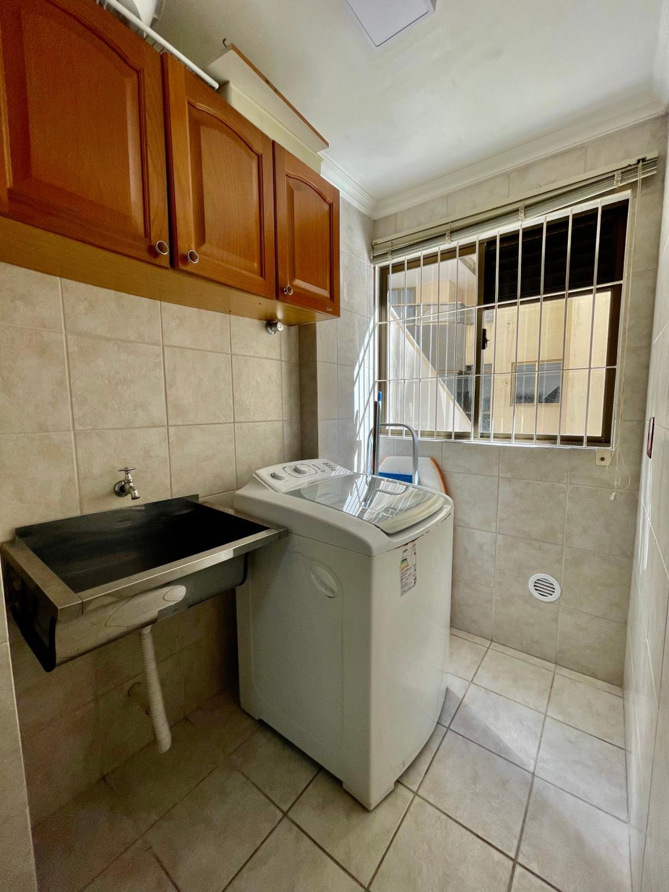 950 Apartamento em Bombinhas com 3 dormitórios. VISTA PARA O MAR