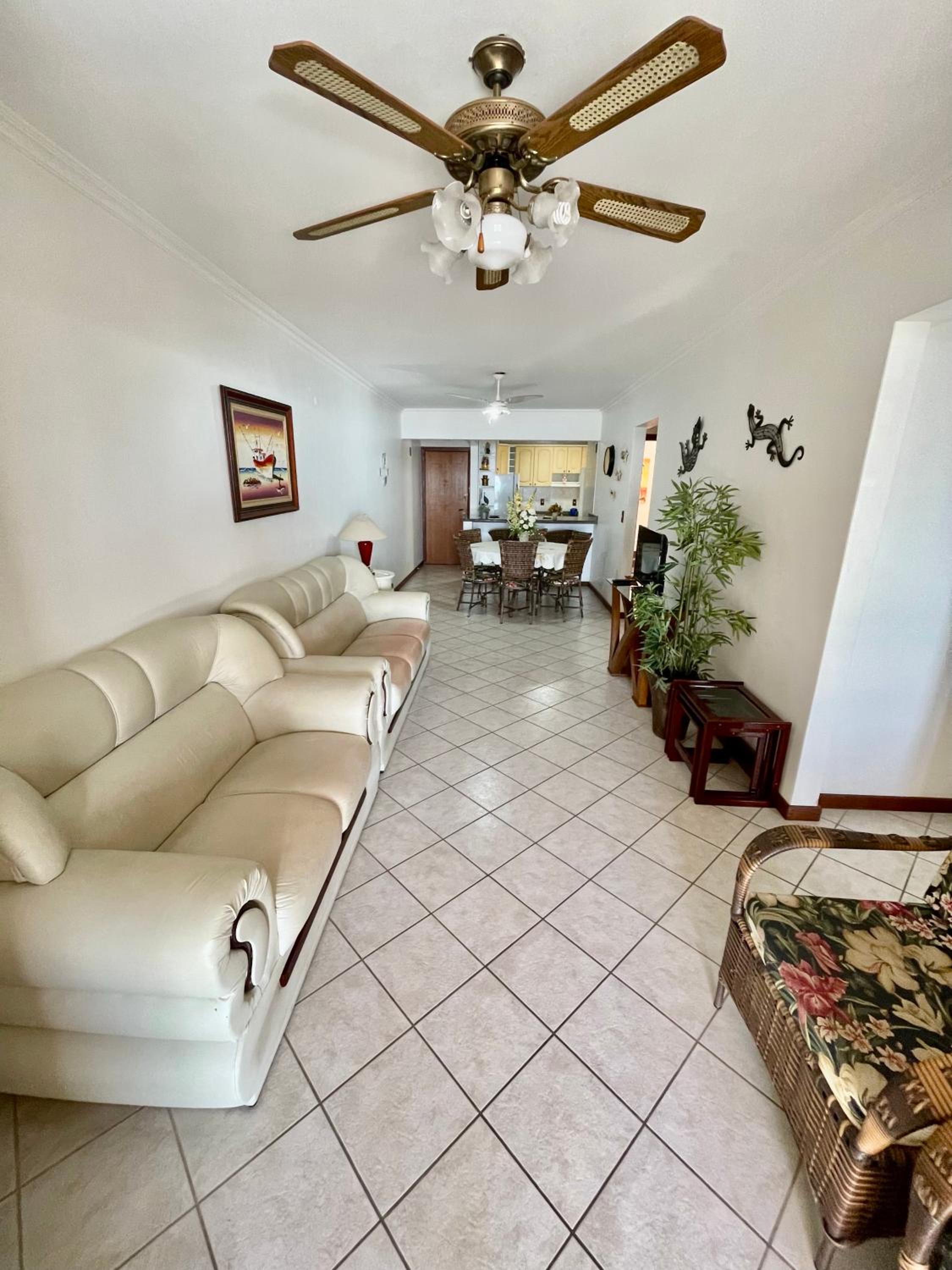 950 Apartamento em Bombinhas com 3 dormitórios. VISTA PARA O MAR