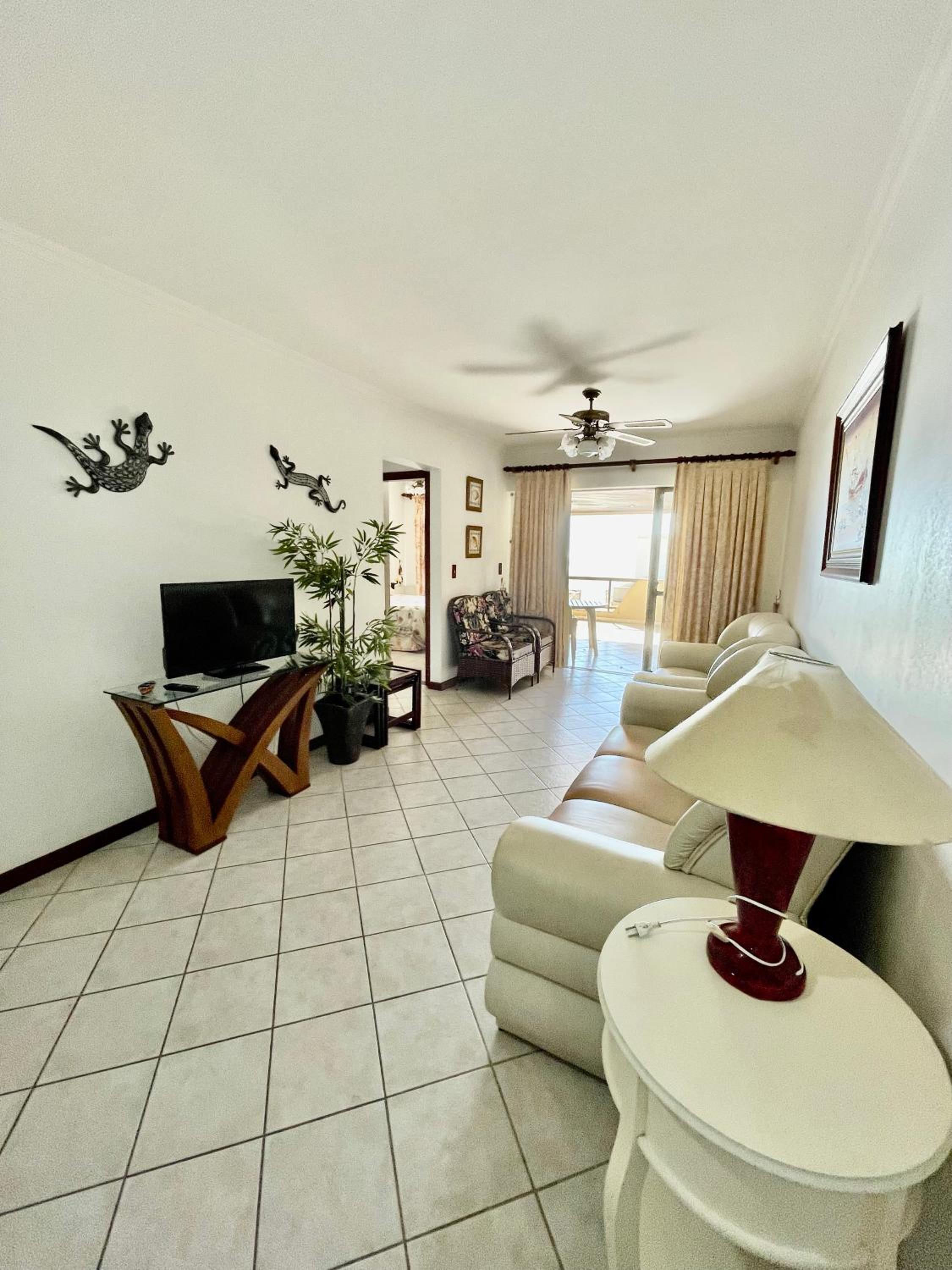 950 Apartamento em Bombinhas com 3 dormitórios. VISTA PARA O MAR