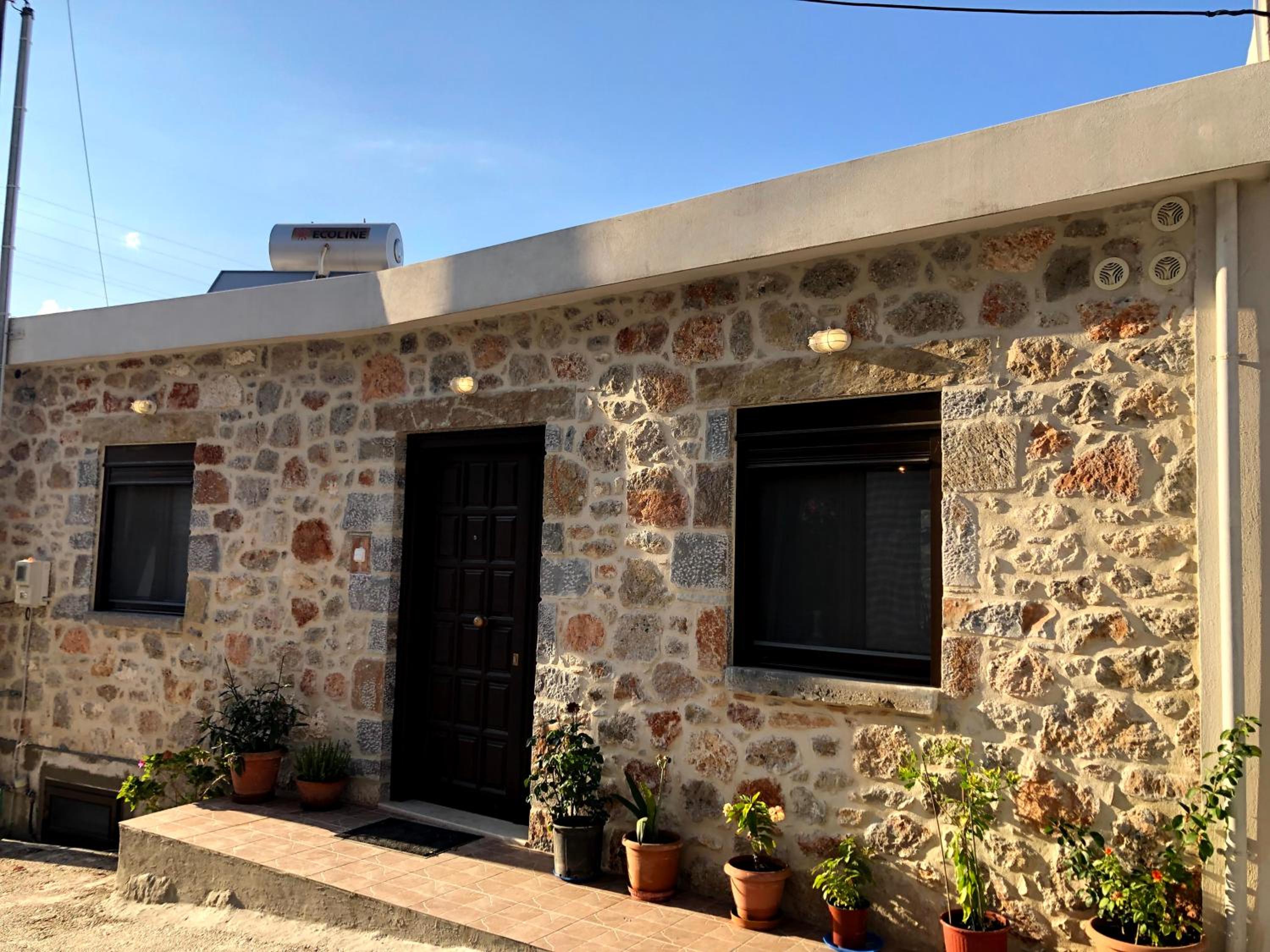 Hotel Oikia Stone House in seaside Kalo Chorio - Image 1