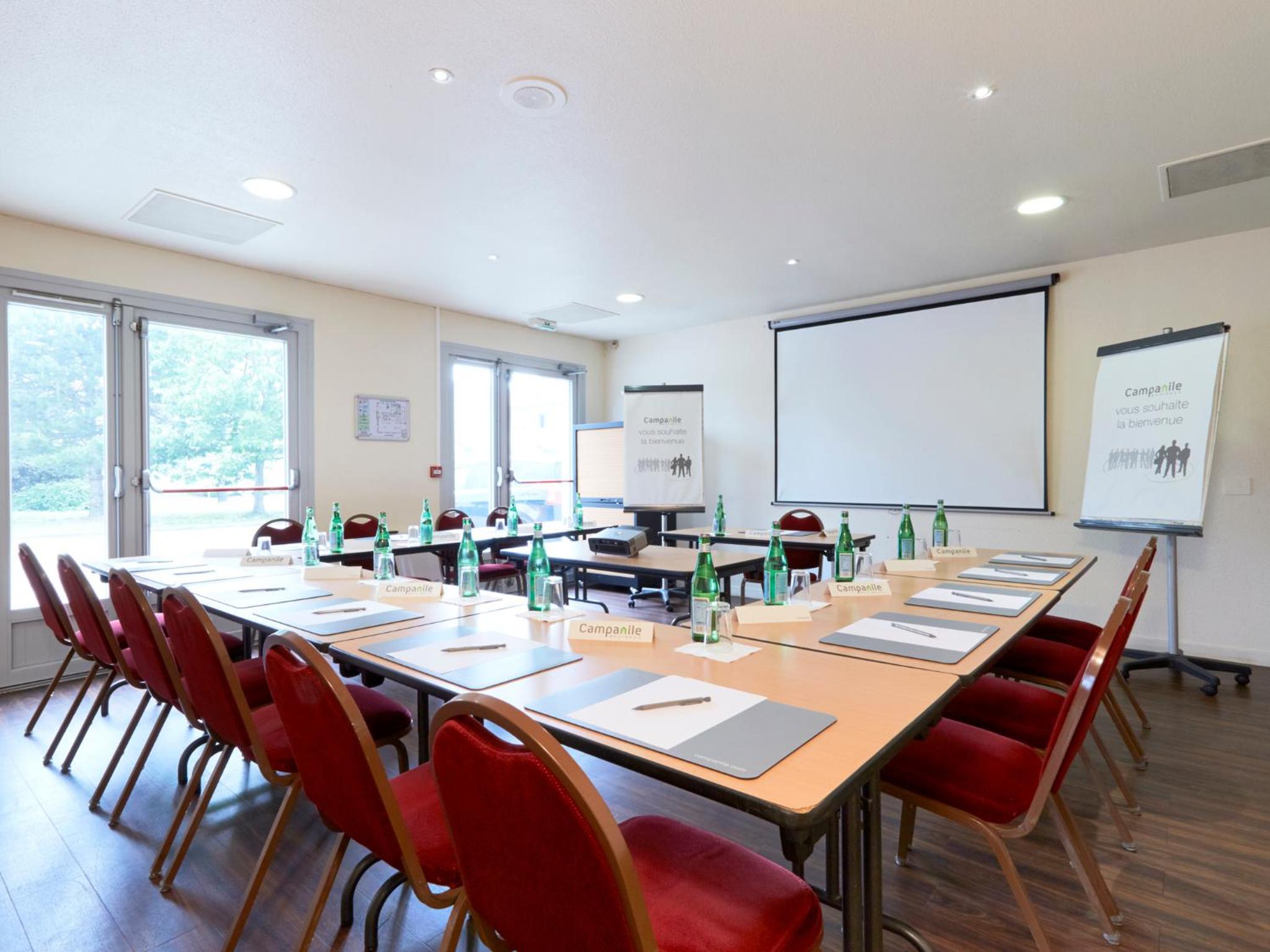 Chalon-Sur-Saone Vacations - Campanile Chalon sur Saone - Property Image 3