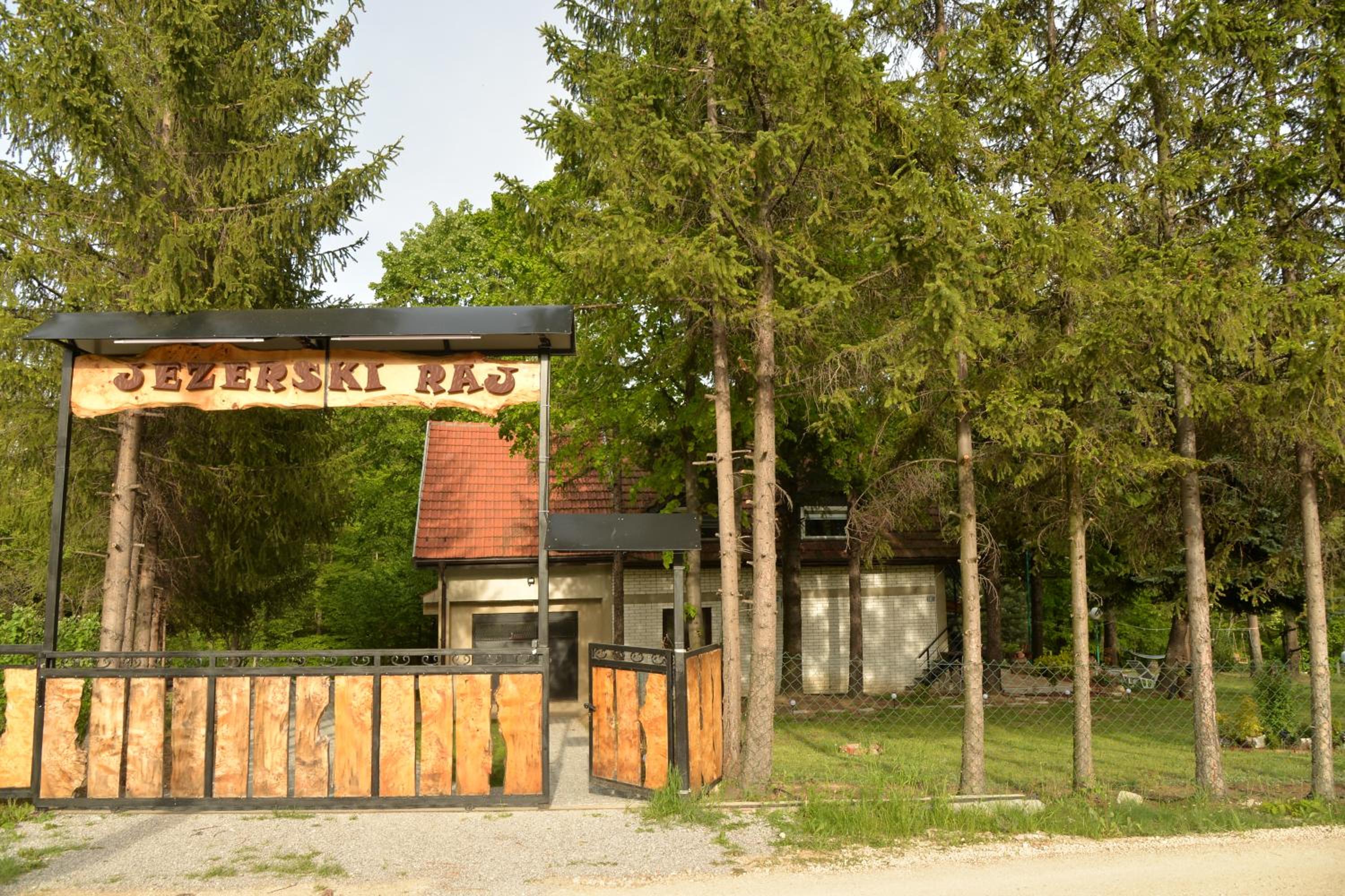 Vila Jezerski raj Borsko jezero