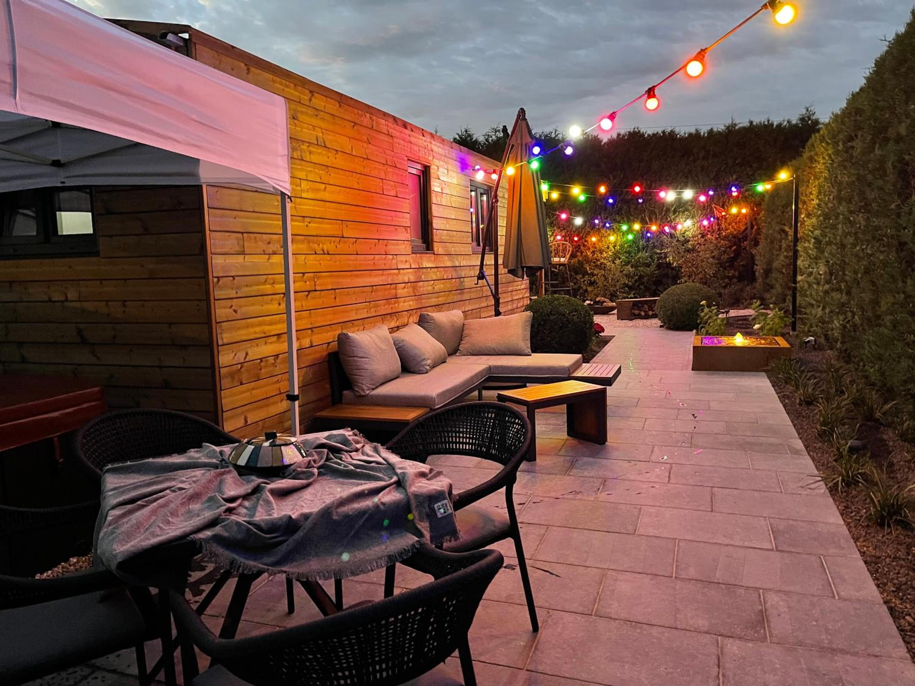 Roulotte du puits avec jacuzzi et sauna privatif