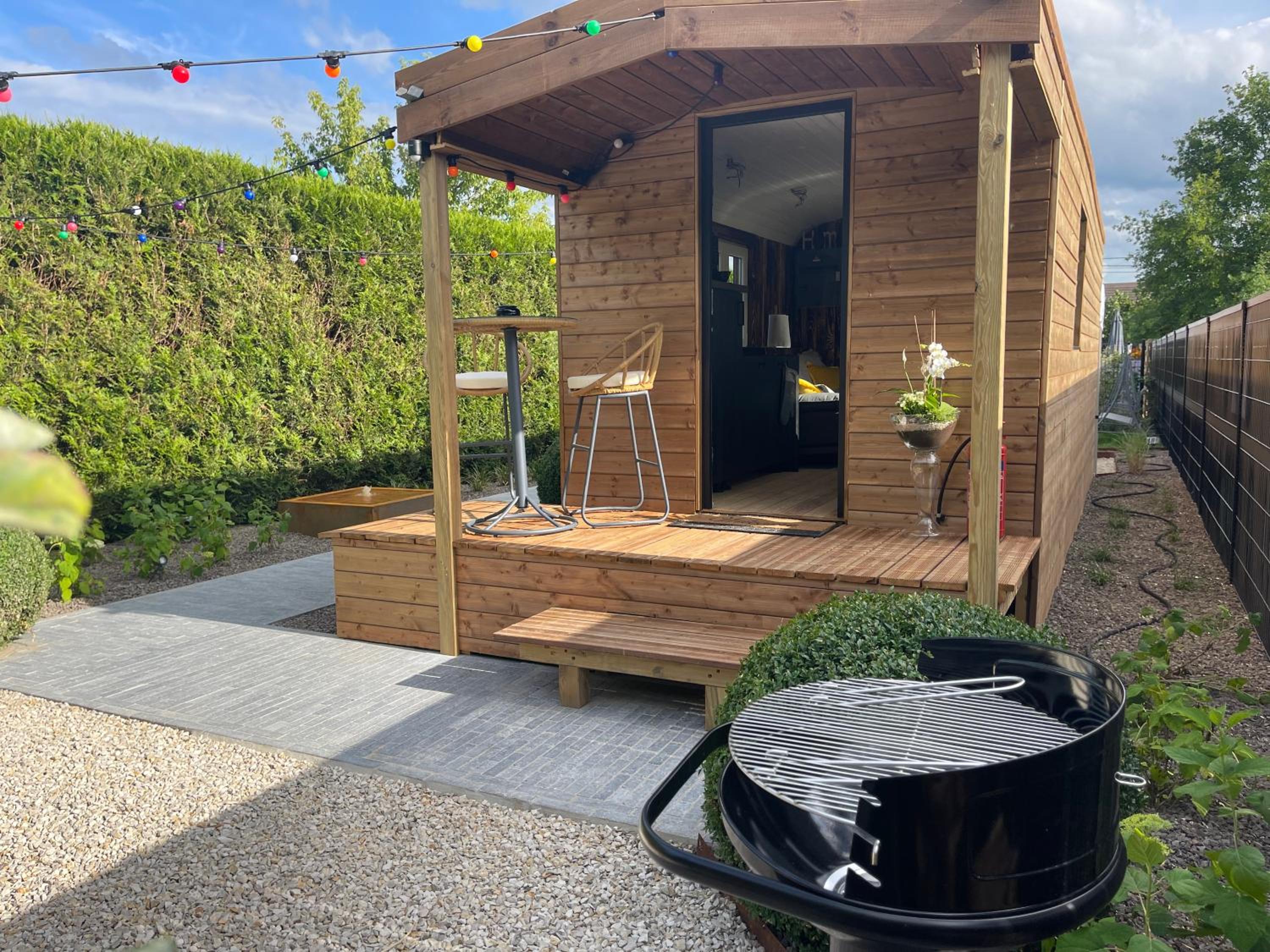Roulotte du puits avec jacuzzi et sauna privatif