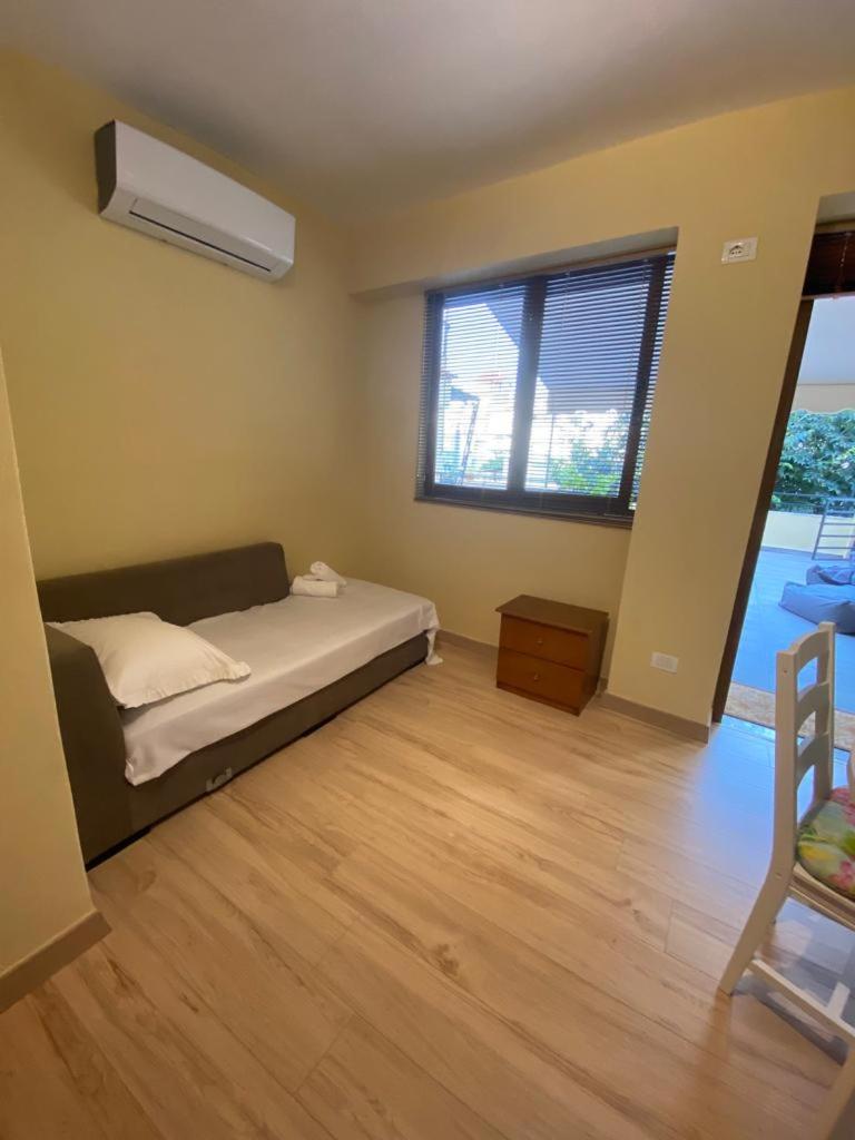 Saranda Beach Apartment photo 2