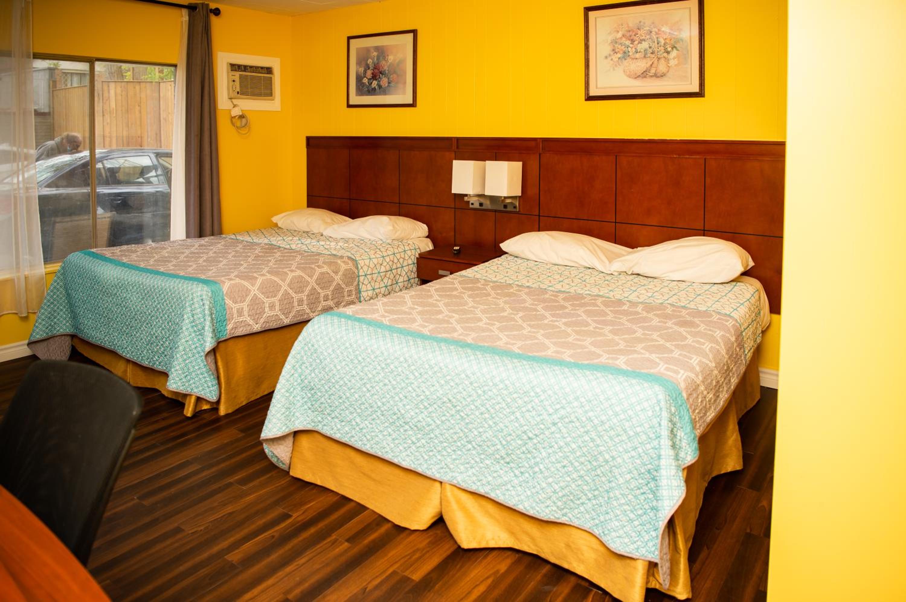 Advance Inn