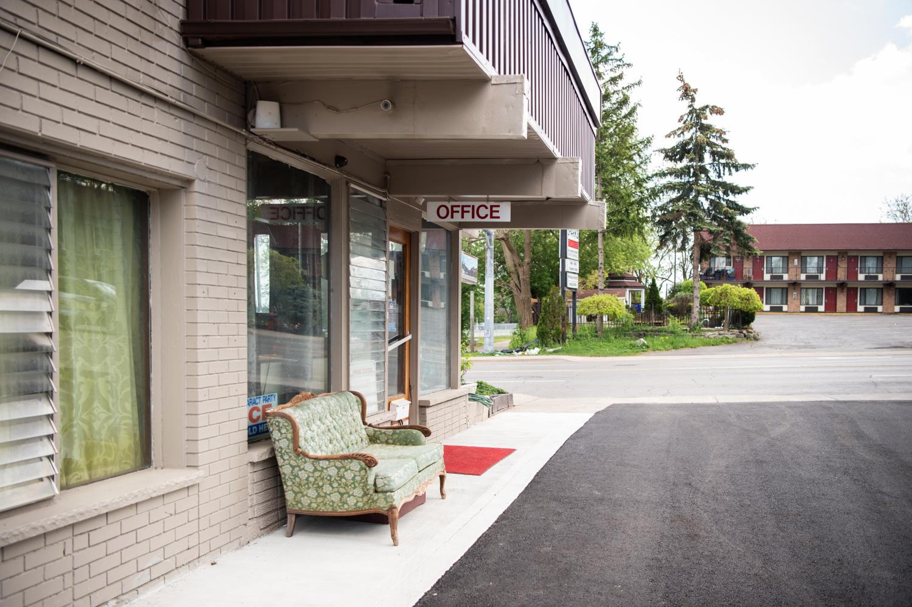 Advance Inn