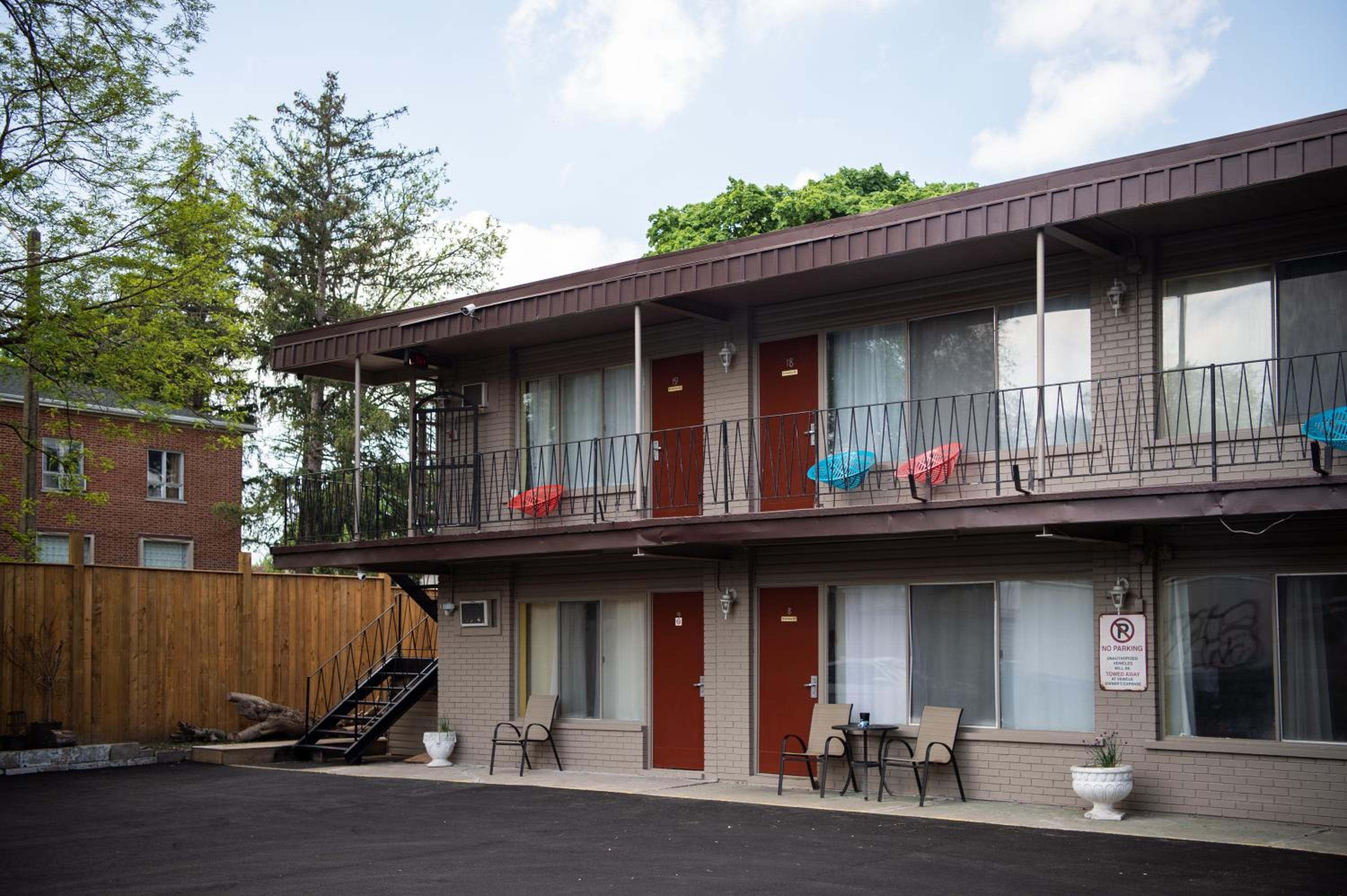 Advance Inn