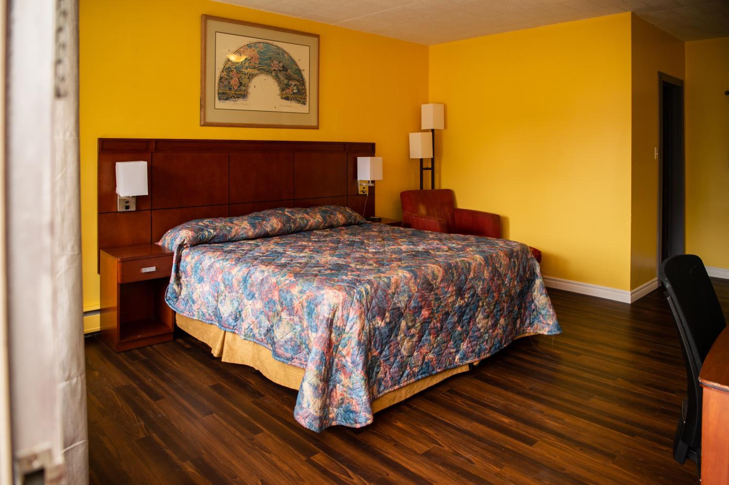Advance Inn