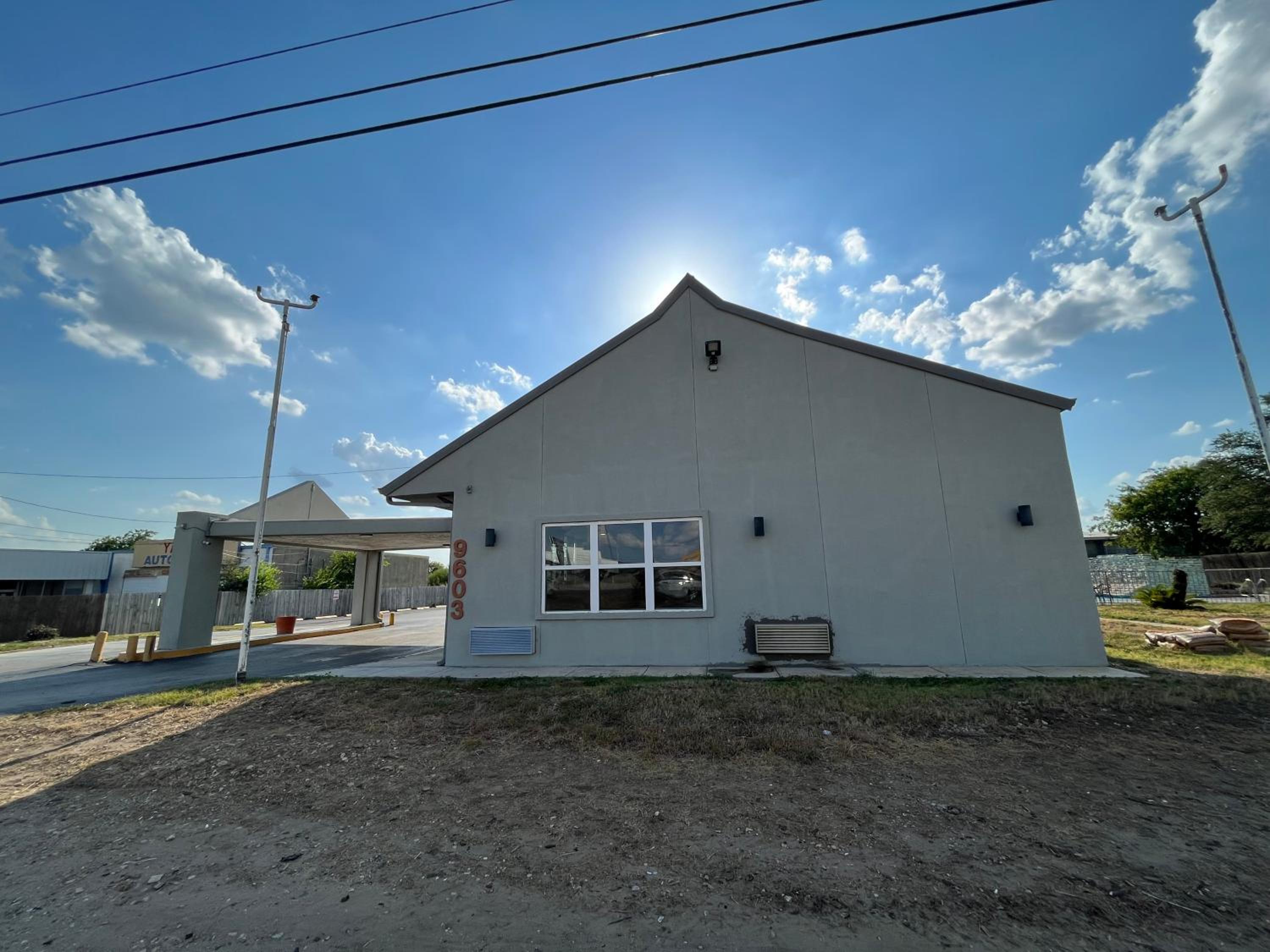 Mid Towne Inn & Suites - Image 3